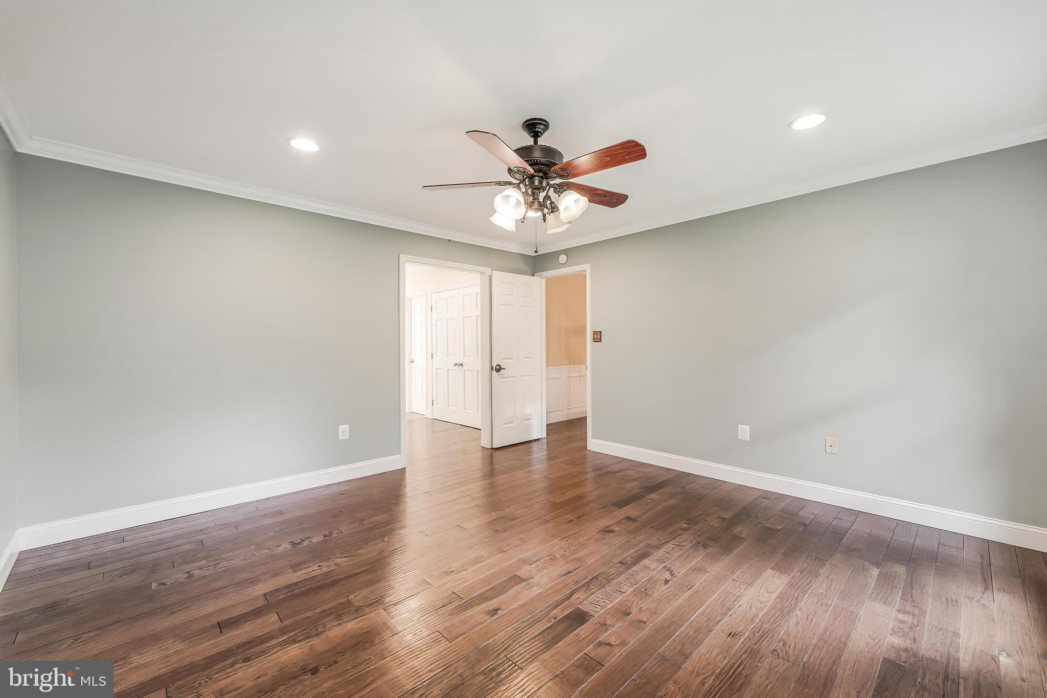 HOLLY KNOLL - Residential