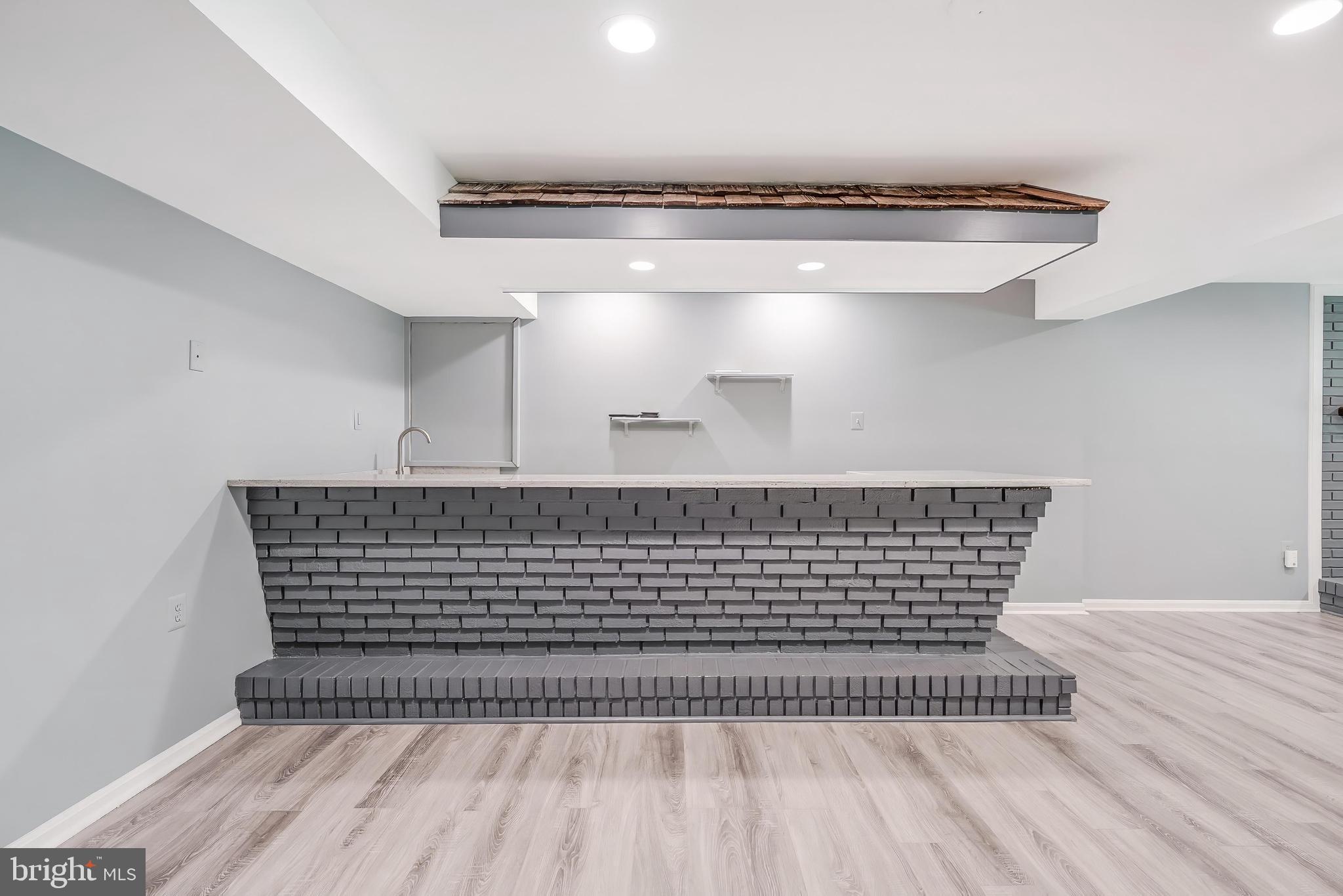 HOLLY KNOLL - Residential