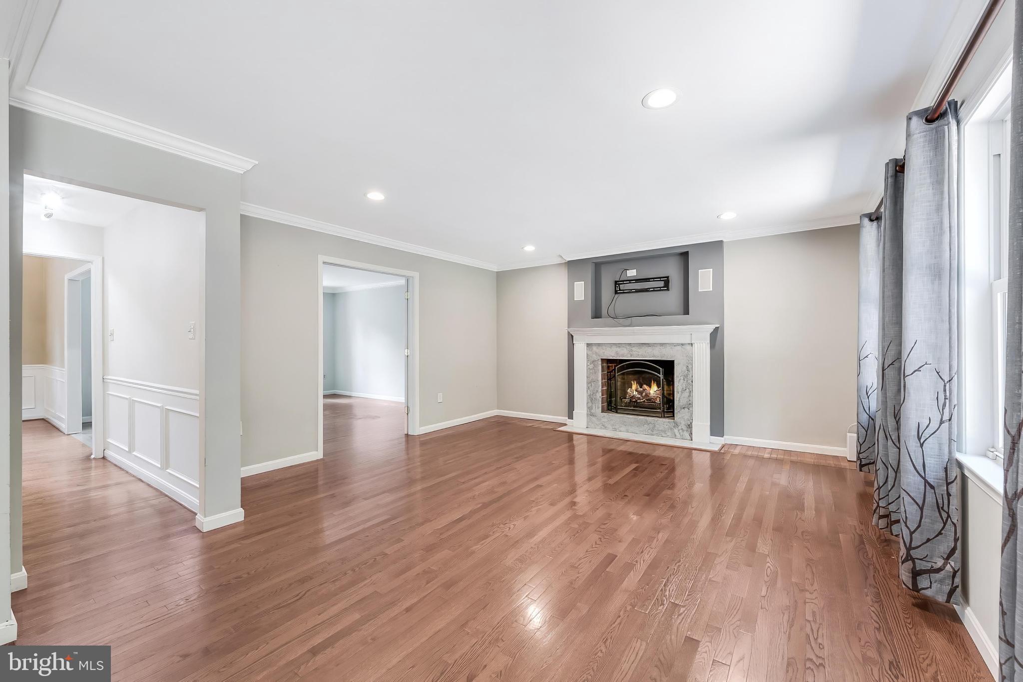 HOLLY KNOLL - Residential