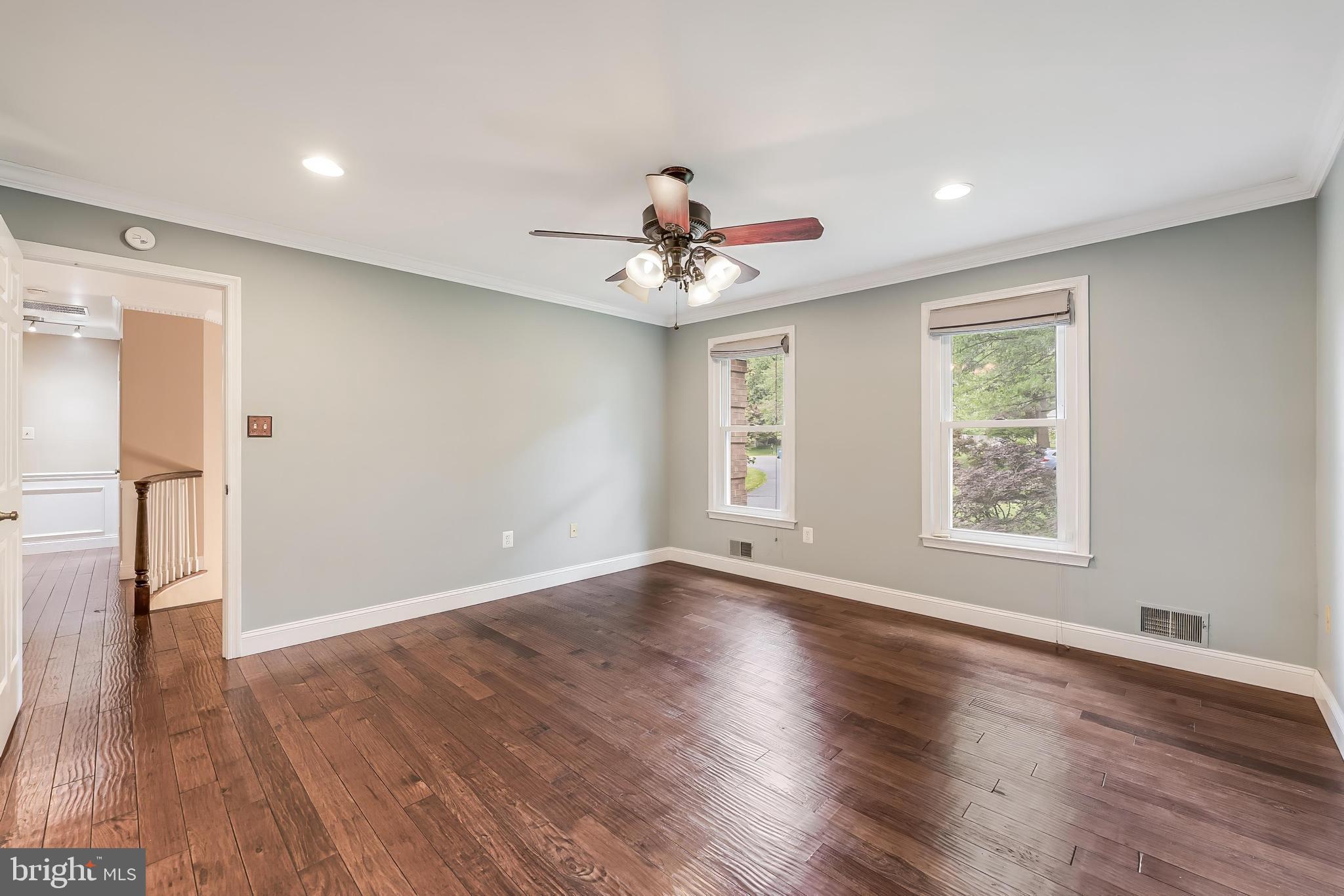 HOLLY KNOLL - Residential