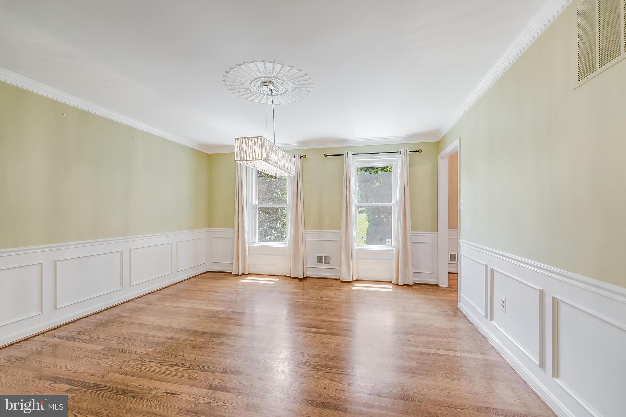 HOLLY KNOLL - Residential