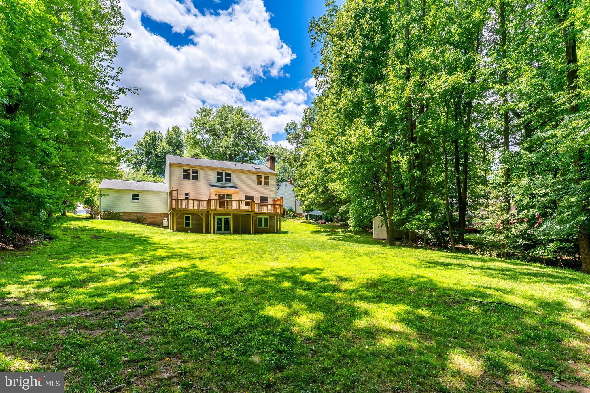 HOLLY KNOLL - Residential