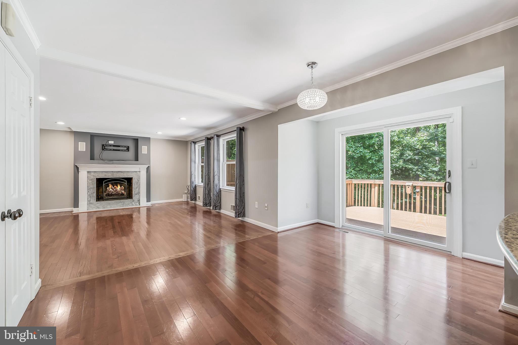 HOLLY KNOLL - Residential