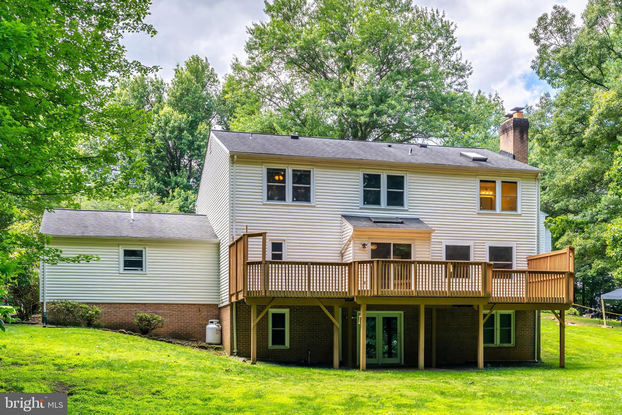 HOLLY KNOLL - Residential