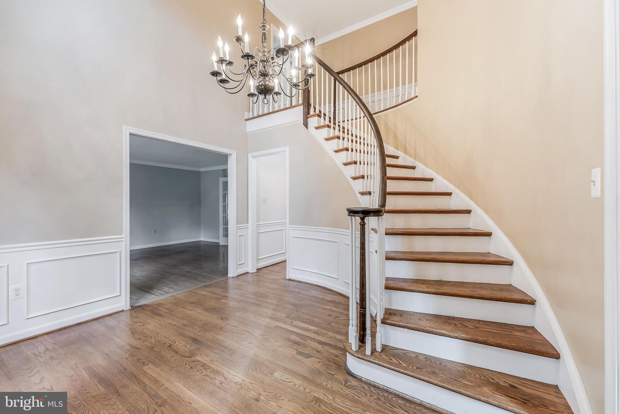 HOLLY KNOLL - Residential