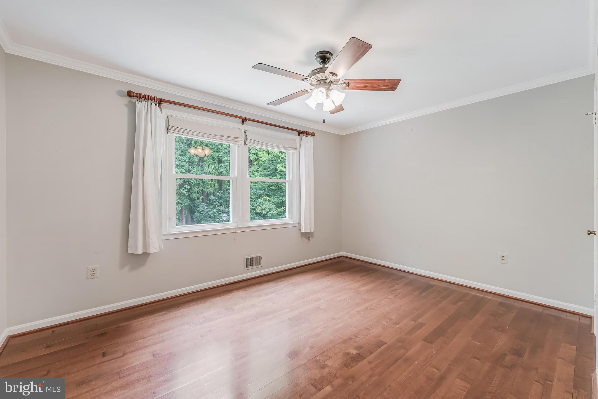HOLLY KNOLL - Residential