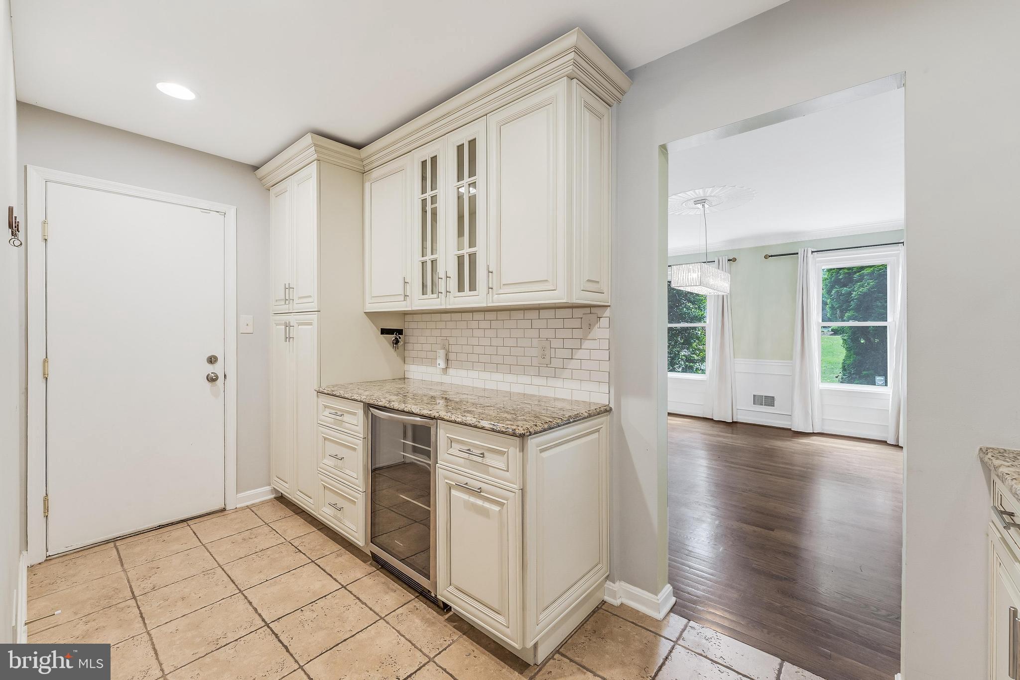 HOLLY KNOLL - Residential