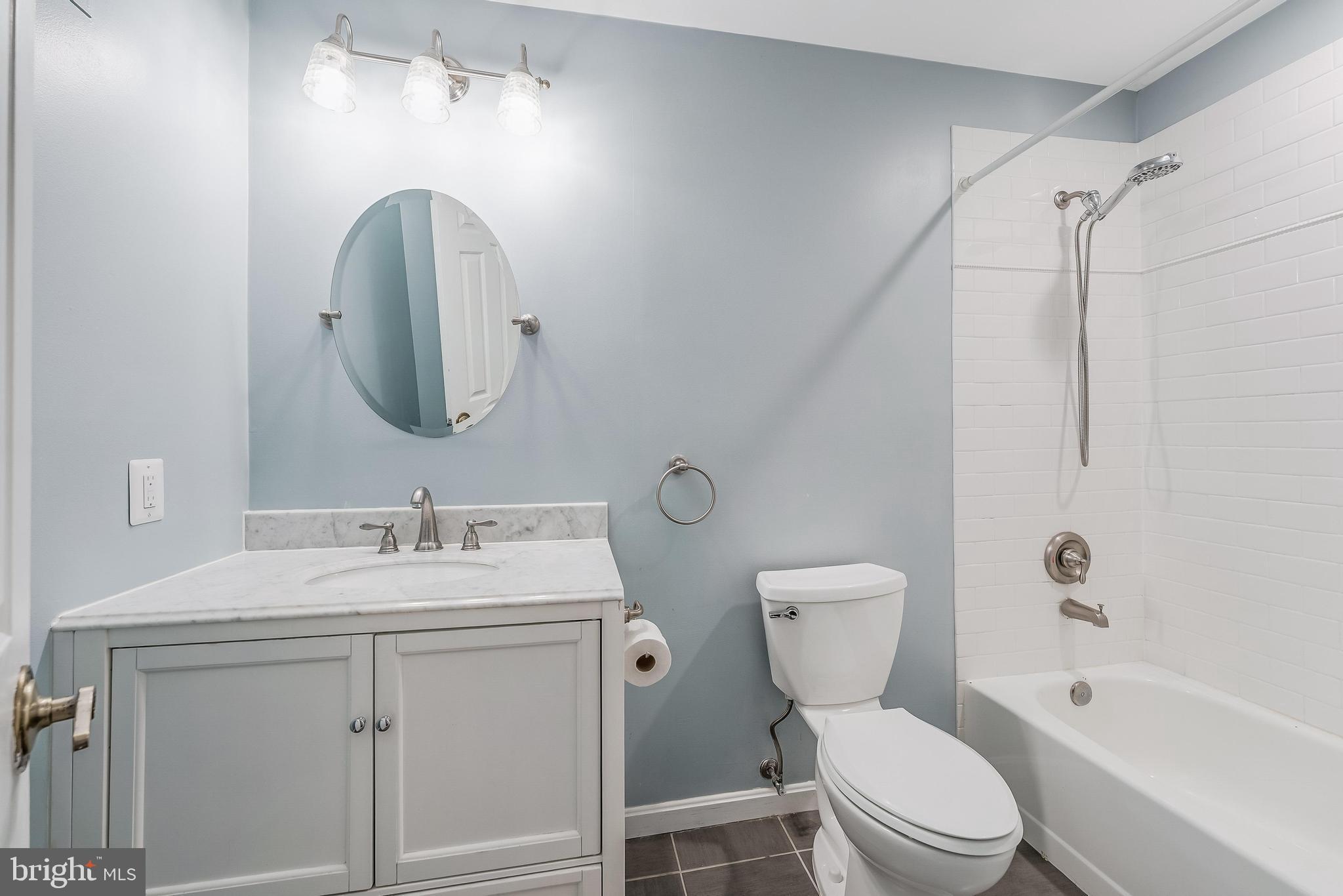 HOLLY KNOLL - Residential