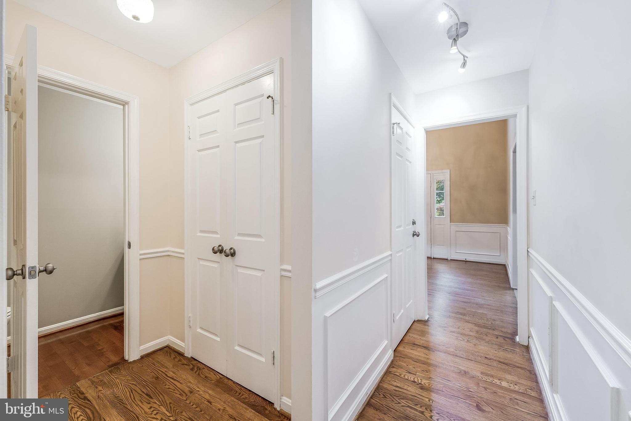 HOLLY KNOLL - Residential