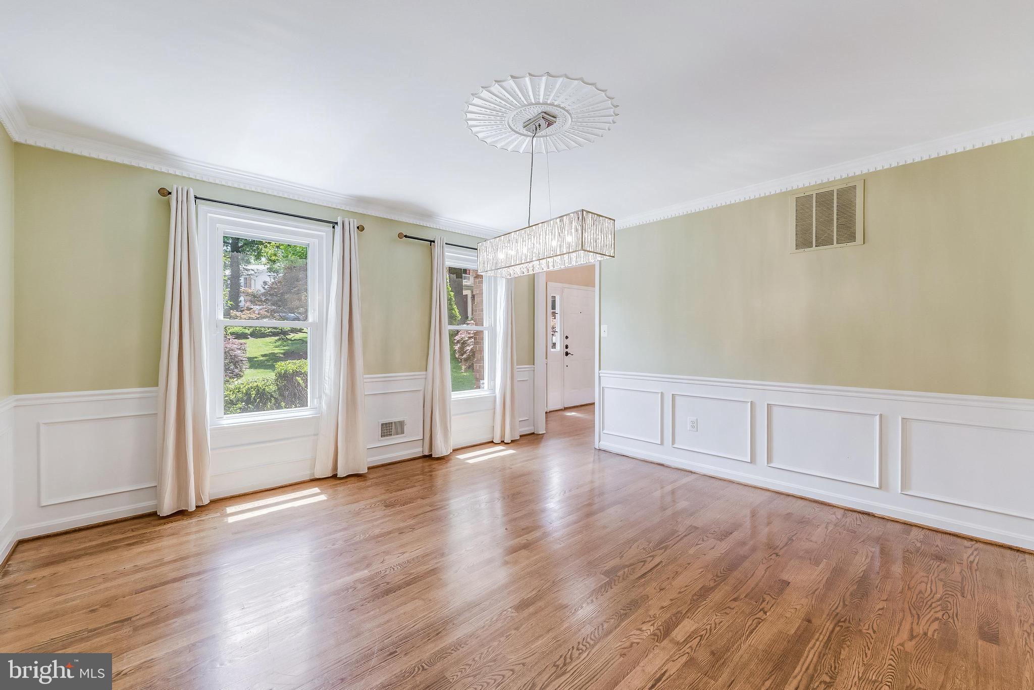 HOLLY KNOLL - Residential