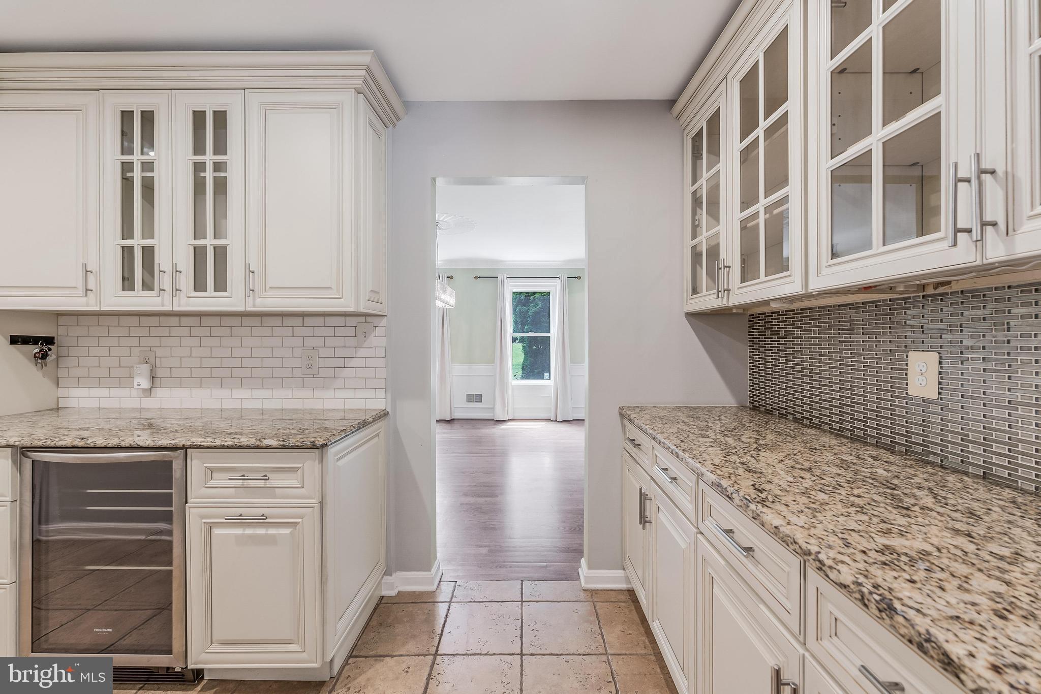 HOLLY KNOLL - Residential