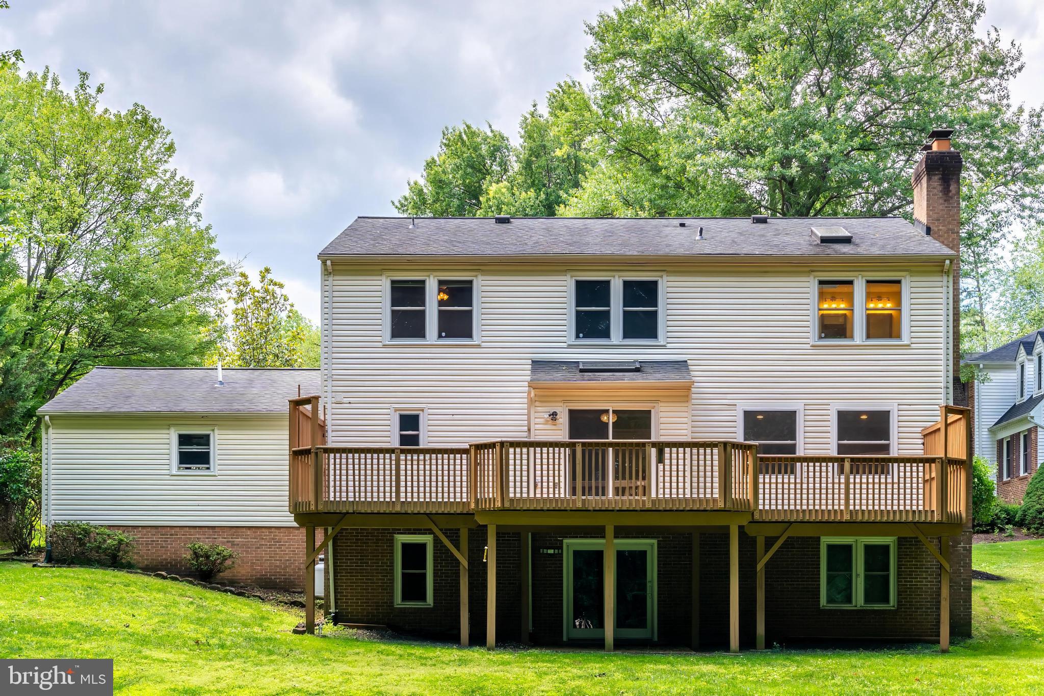 HOLLY KNOLL - Residential