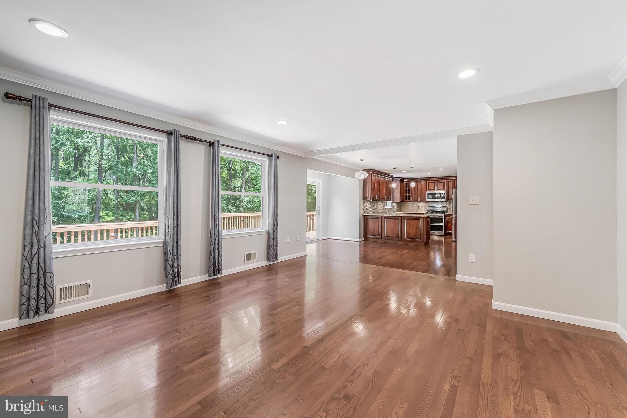 HOLLY KNOLL - Residential