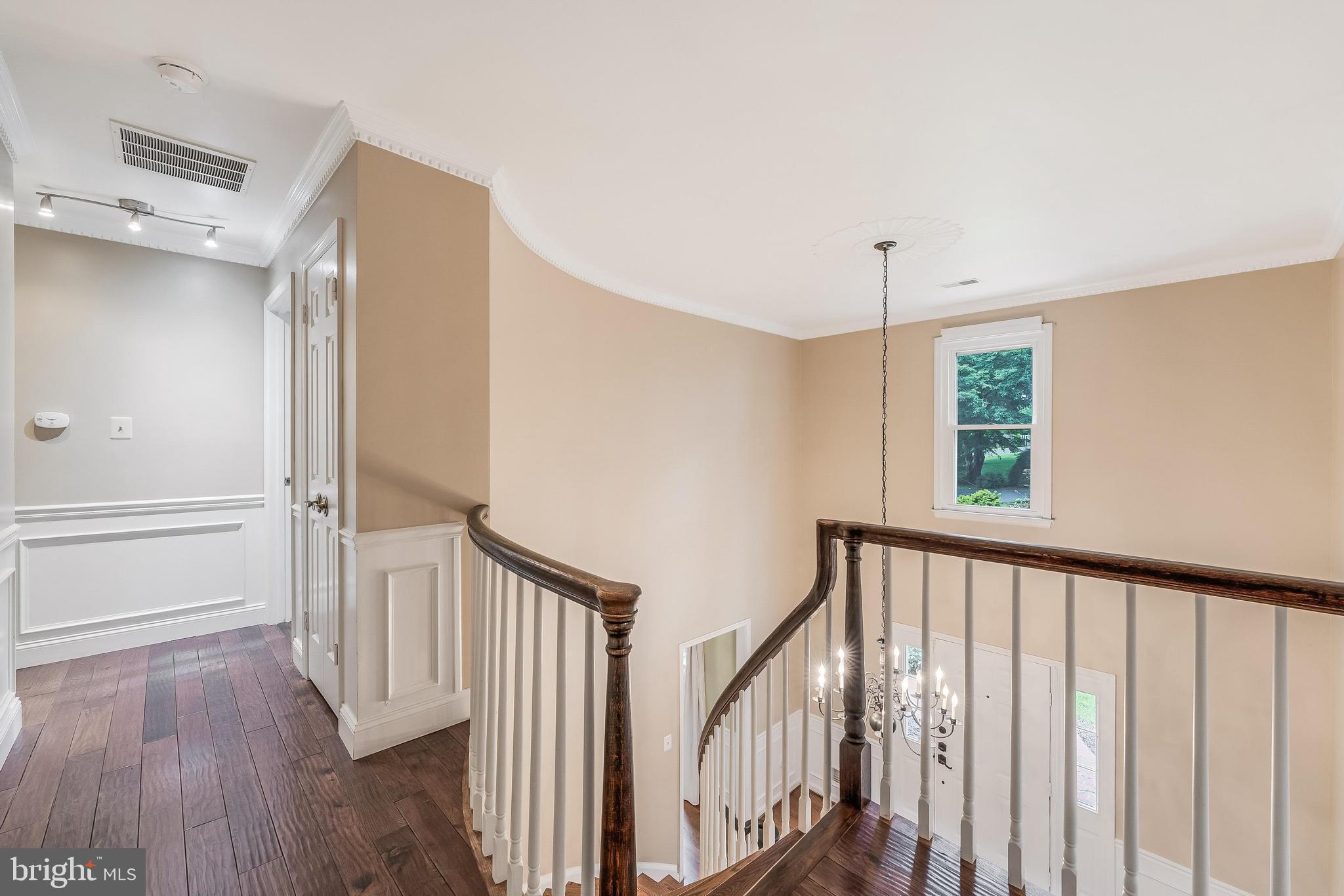HOLLY KNOLL - Residential