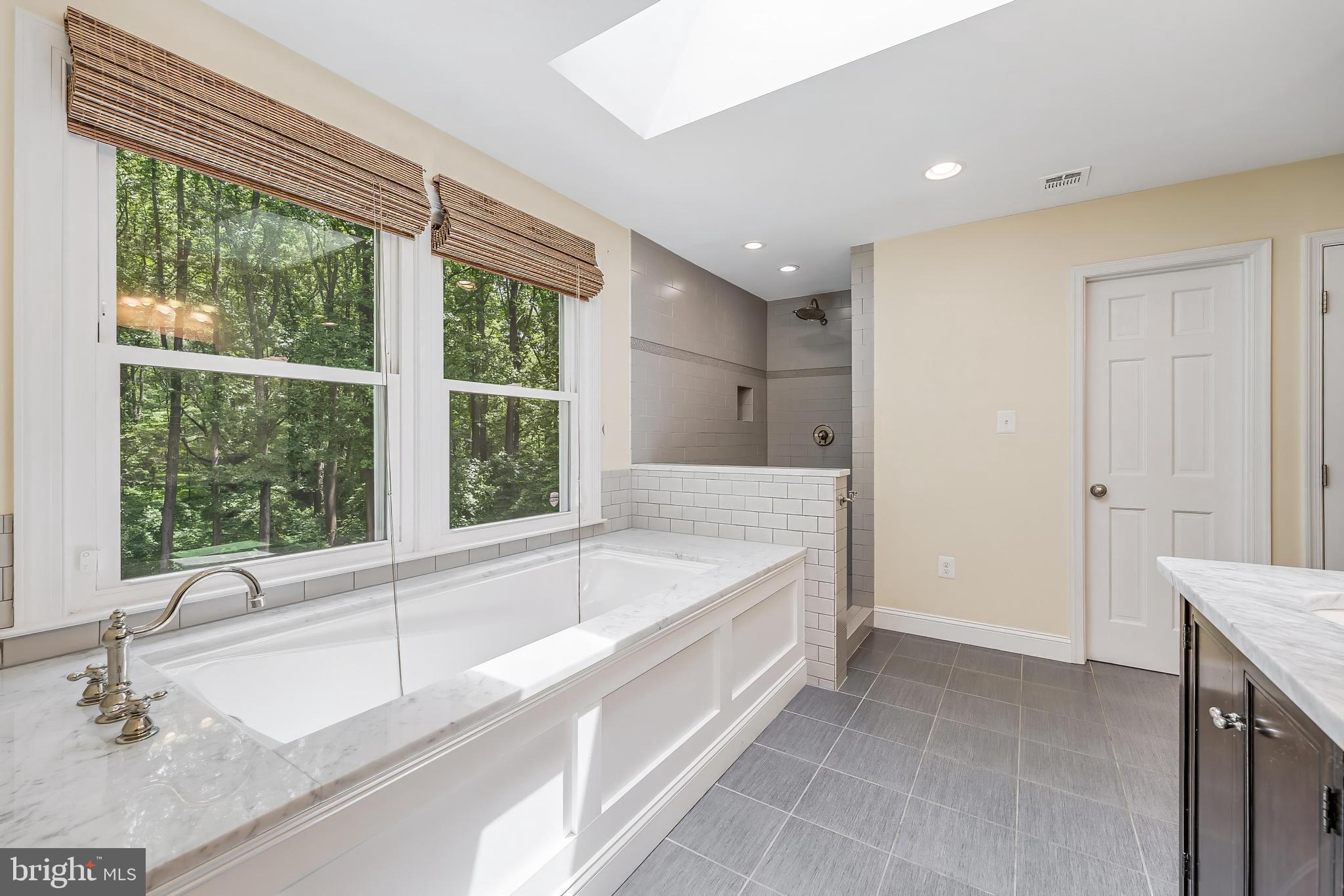 HOLLY KNOLL - Residential
