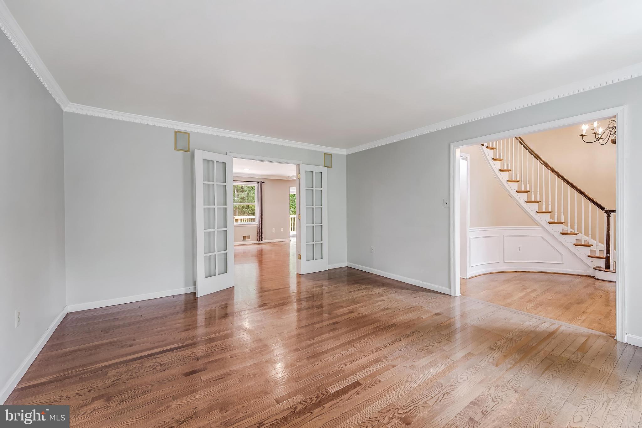 HOLLY KNOLL - Residential