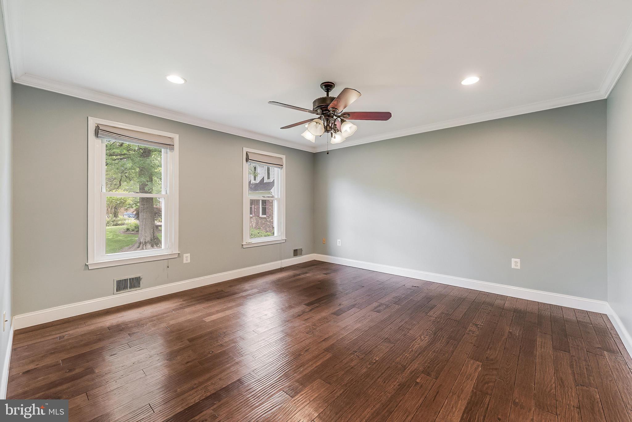 HOLLY KNOLL - Residential