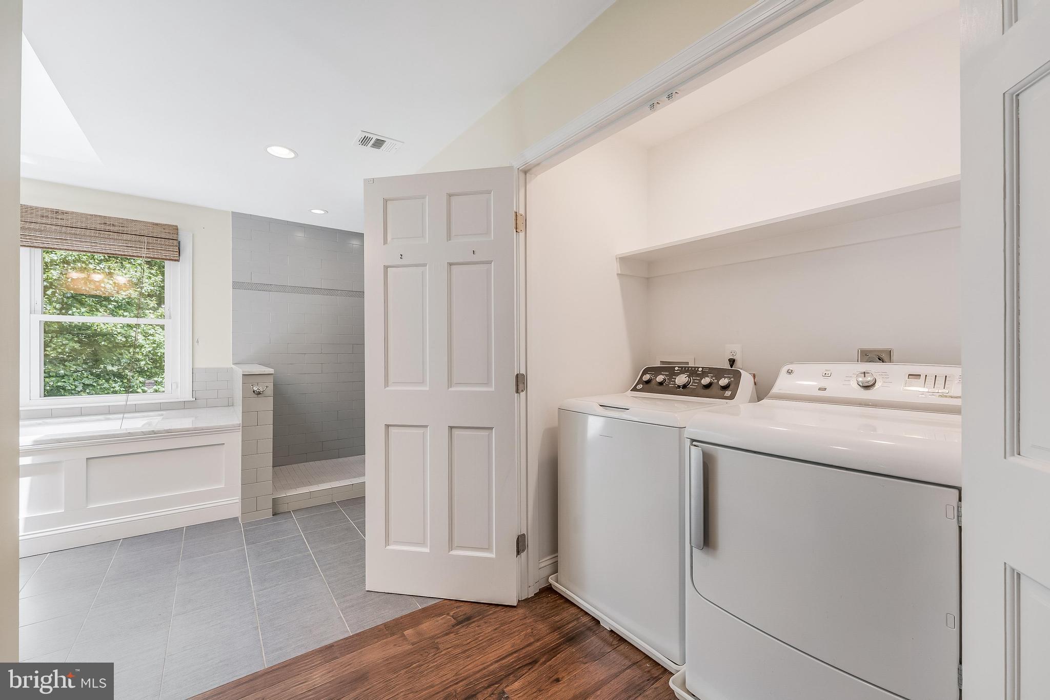 HOLLY KNOLL - Residential