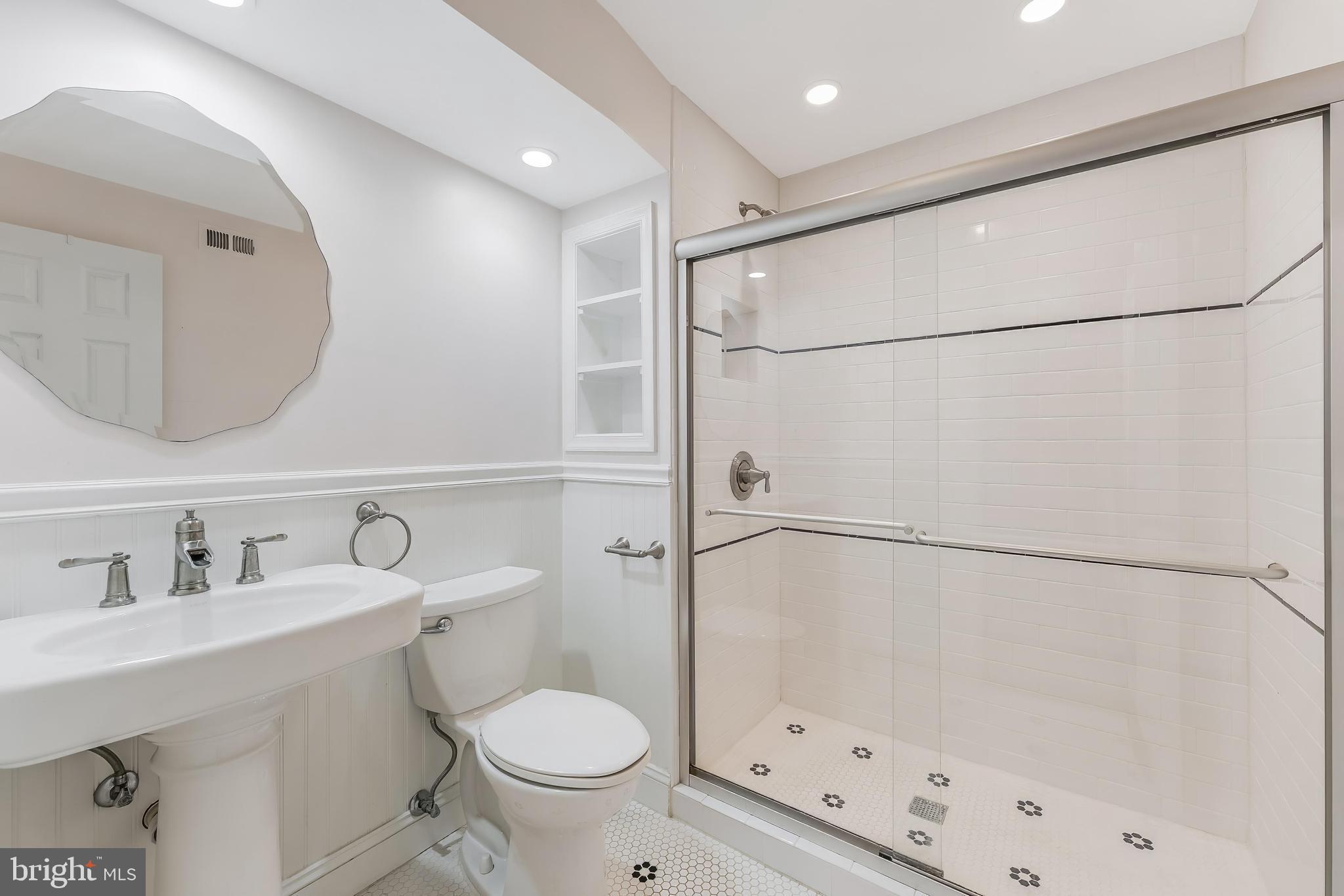 HOLLY KNOLL - Residential