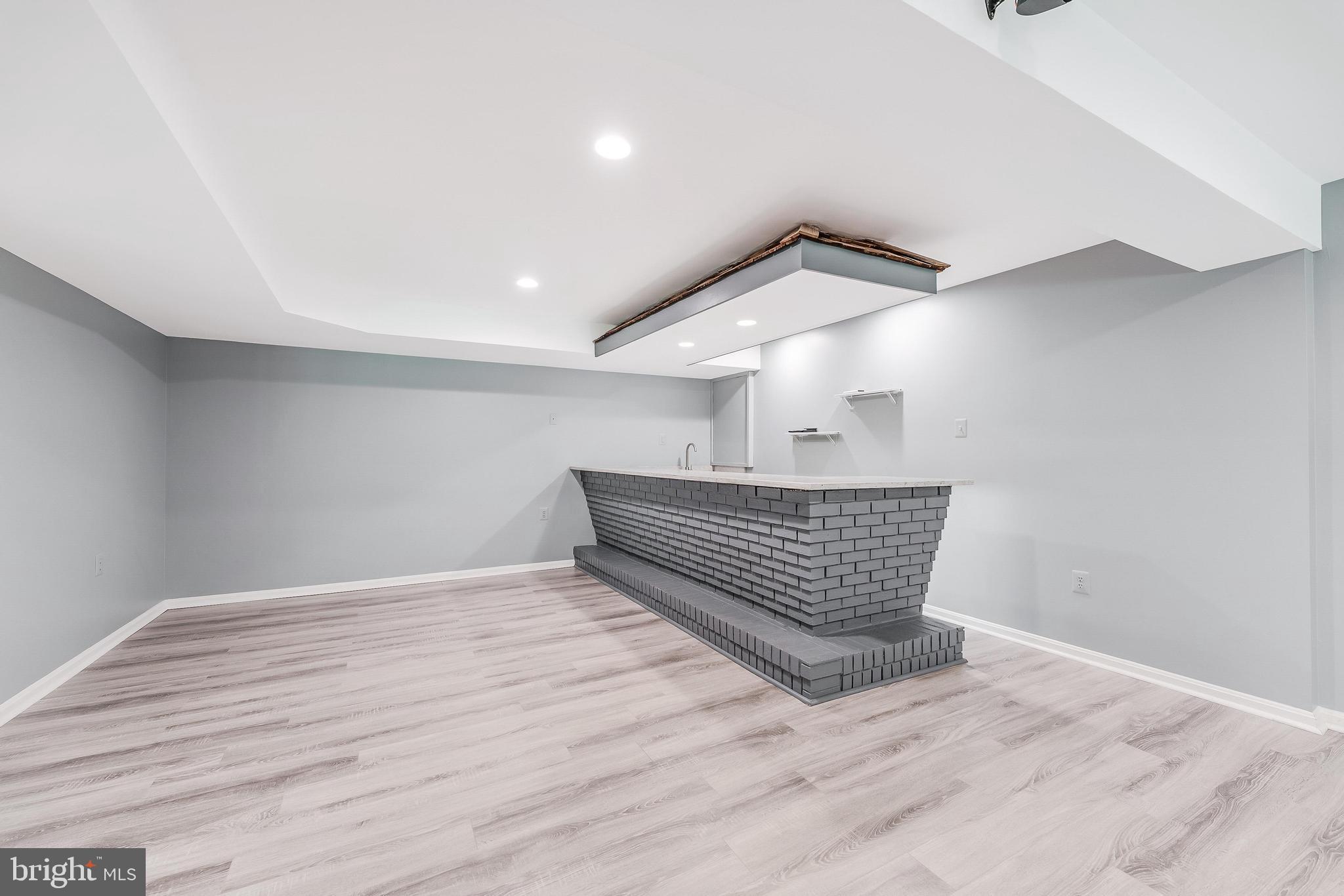 HOLLY KNOLL - Residential
