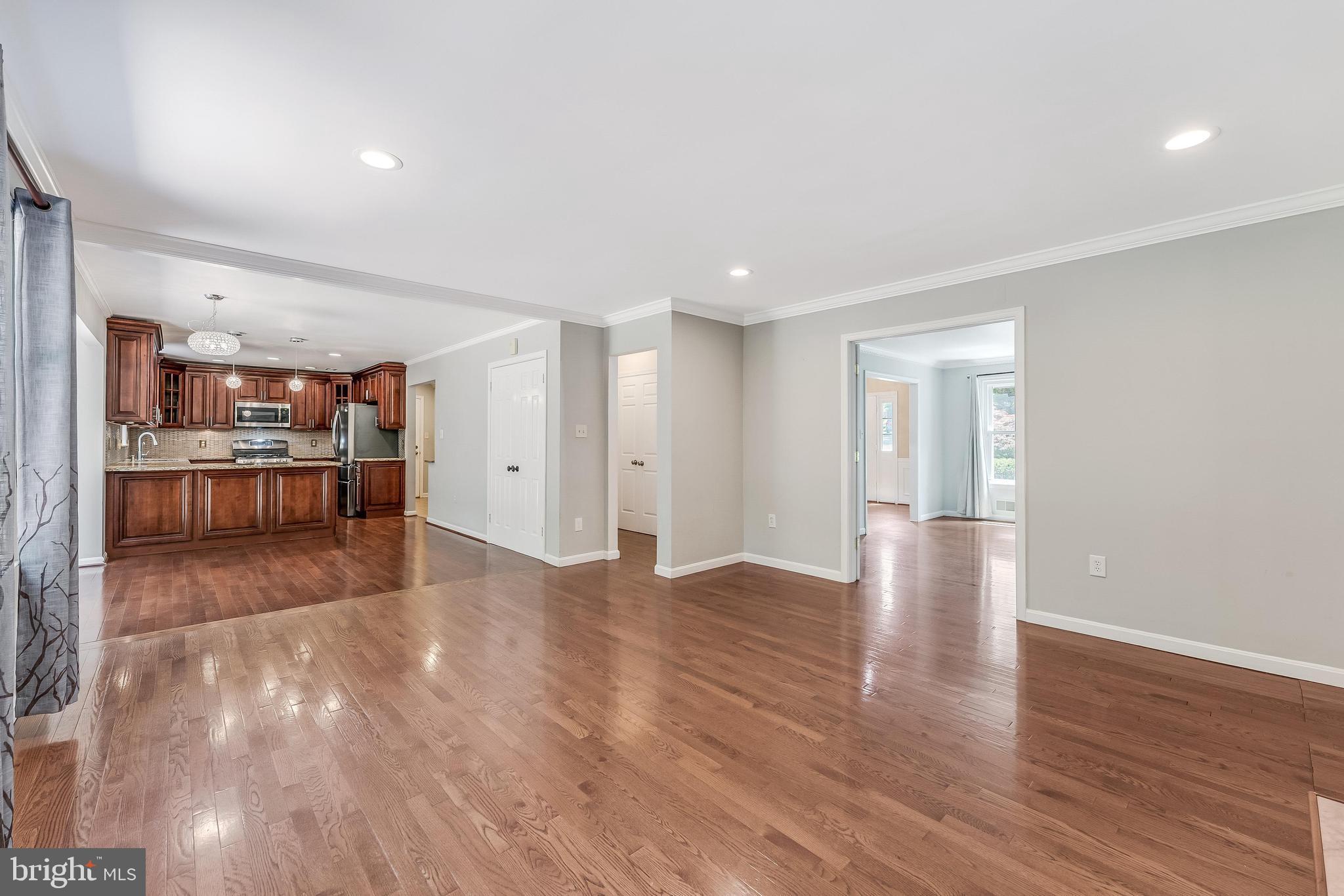 HOLLY KNOLL - Residential