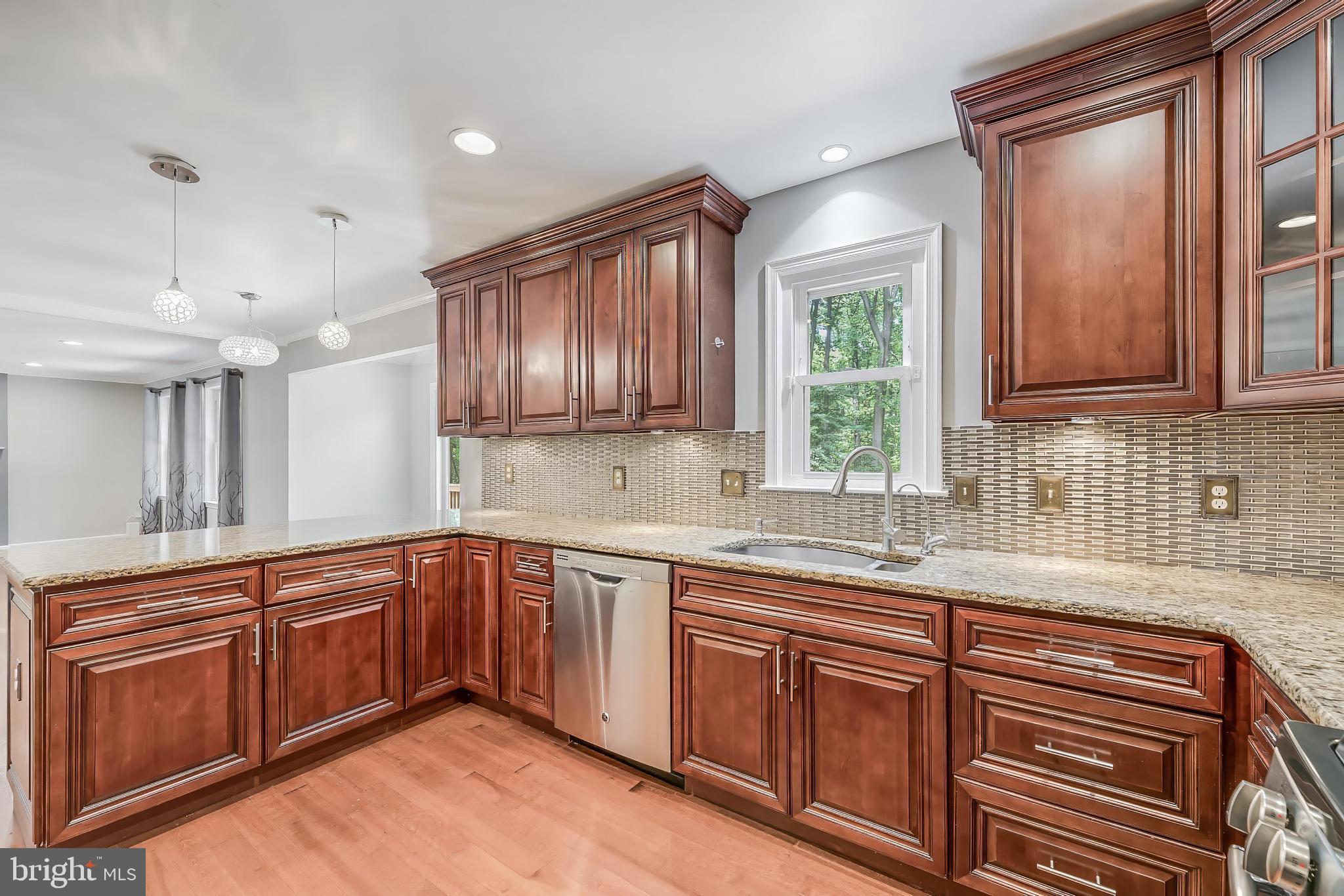 HOLLY KNOLL - Residential