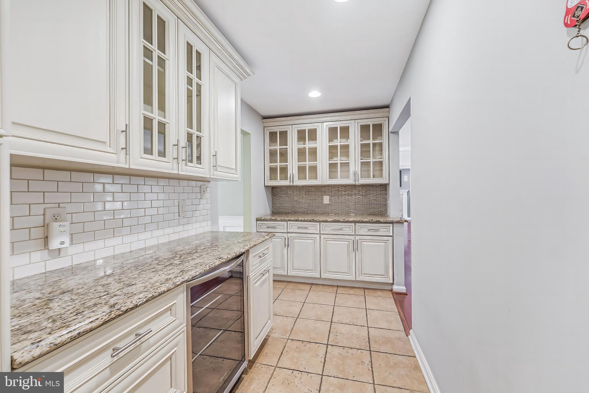 HOLLY KNOLL - Residential