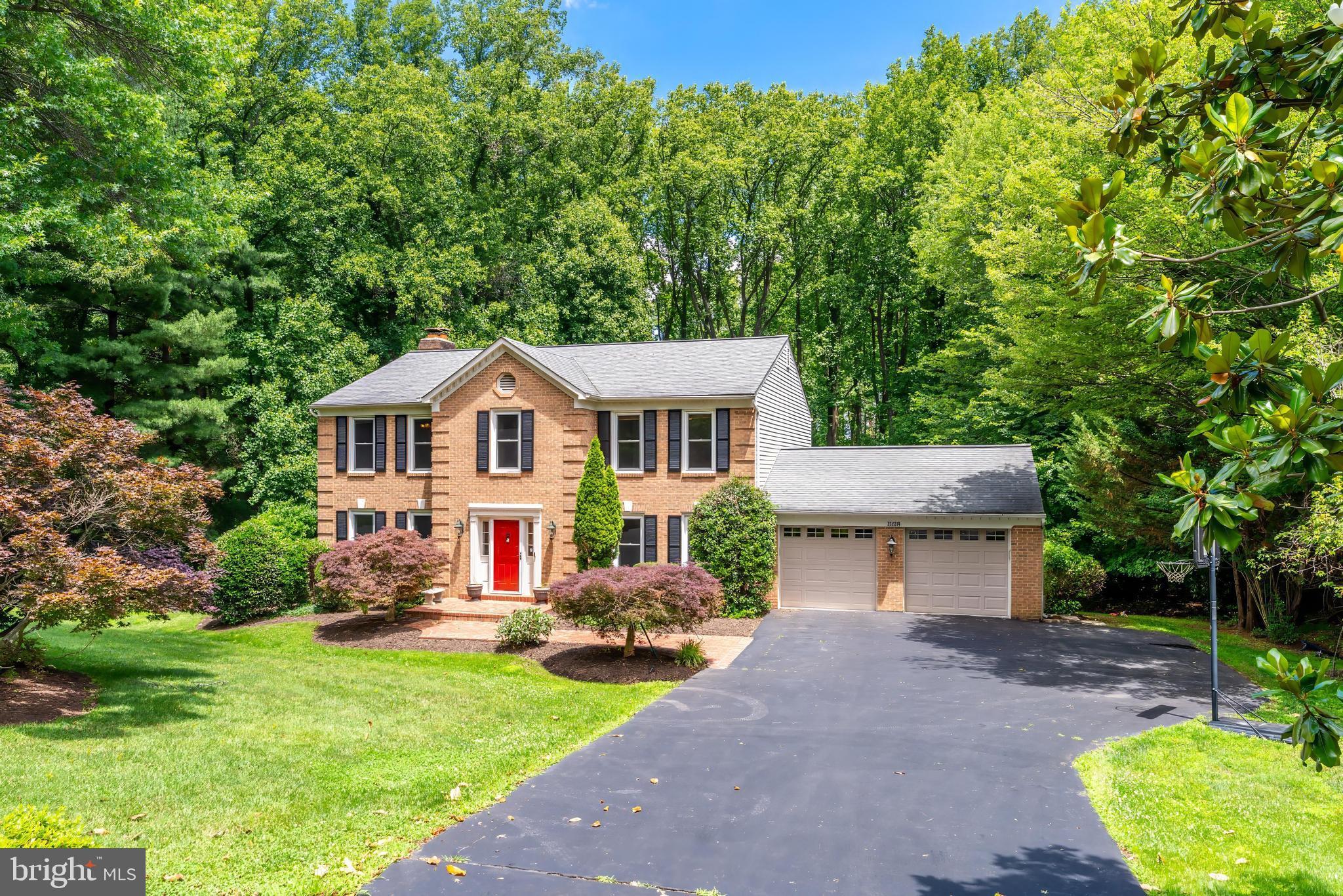 HOLLY KNOLL - Residential