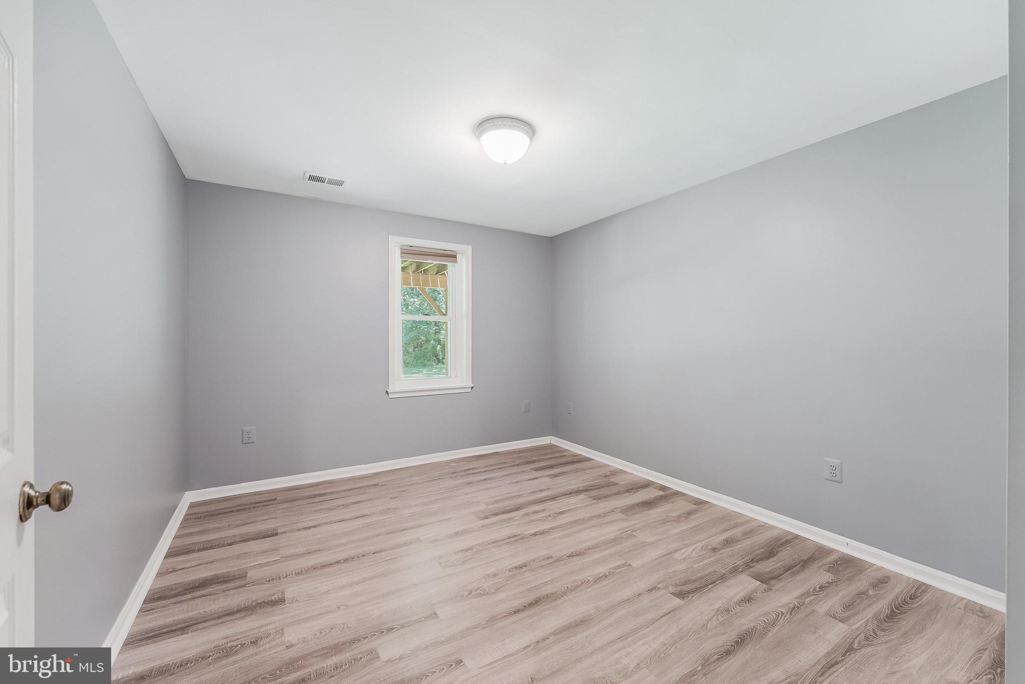 HOLLY KNOLL - Residential