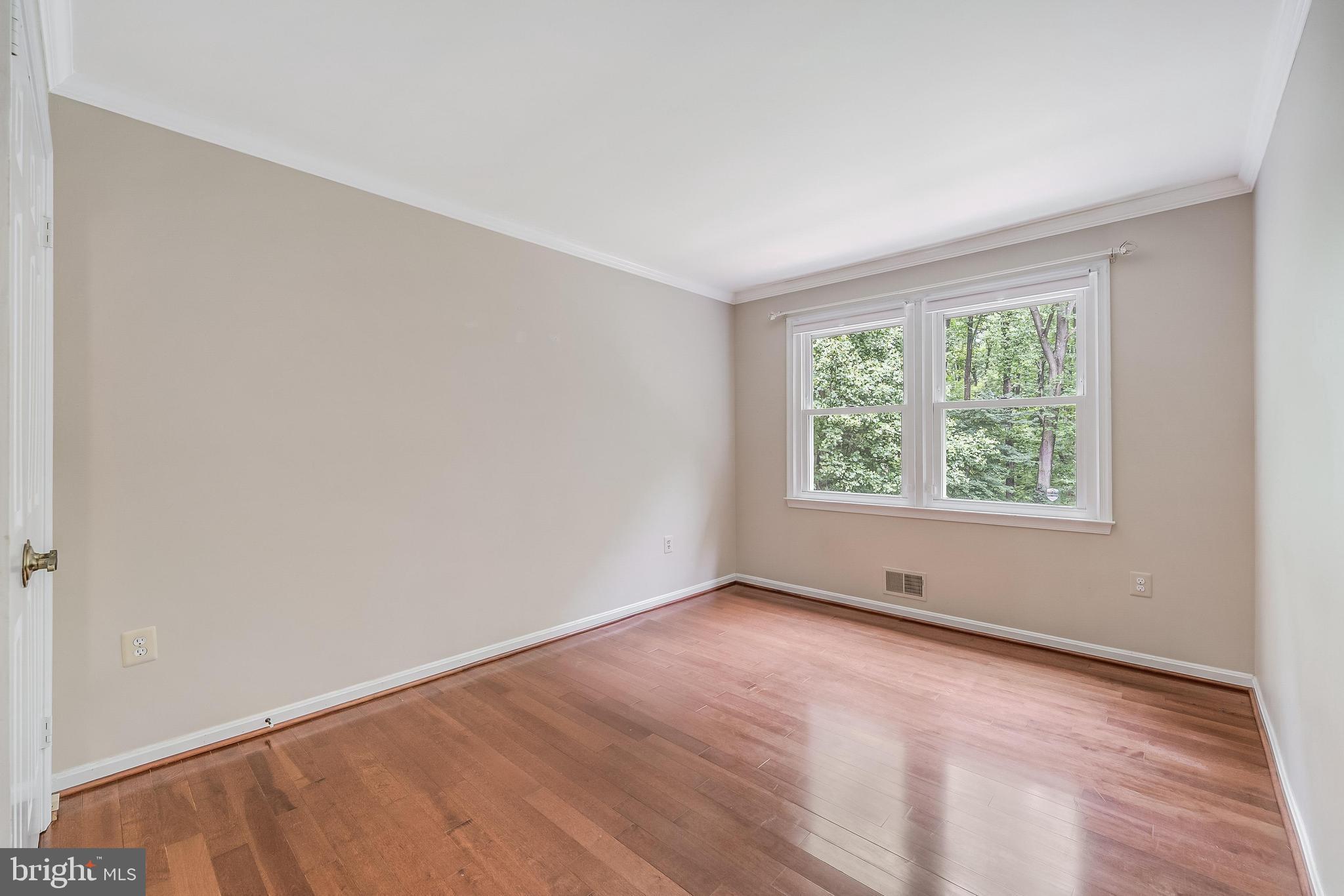 HOLLY KNOLL - Residential