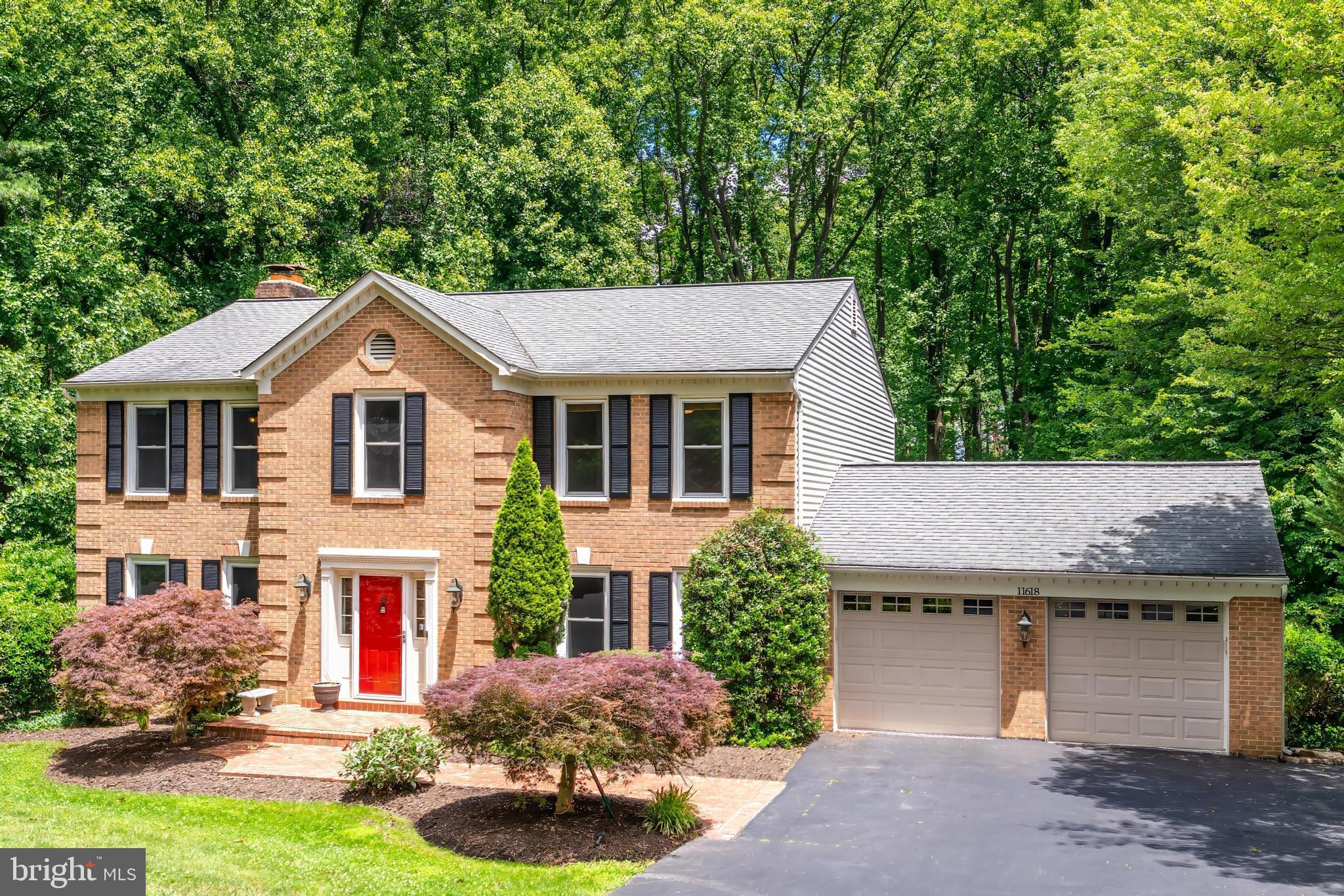 HOLLY KNOLL - Residential