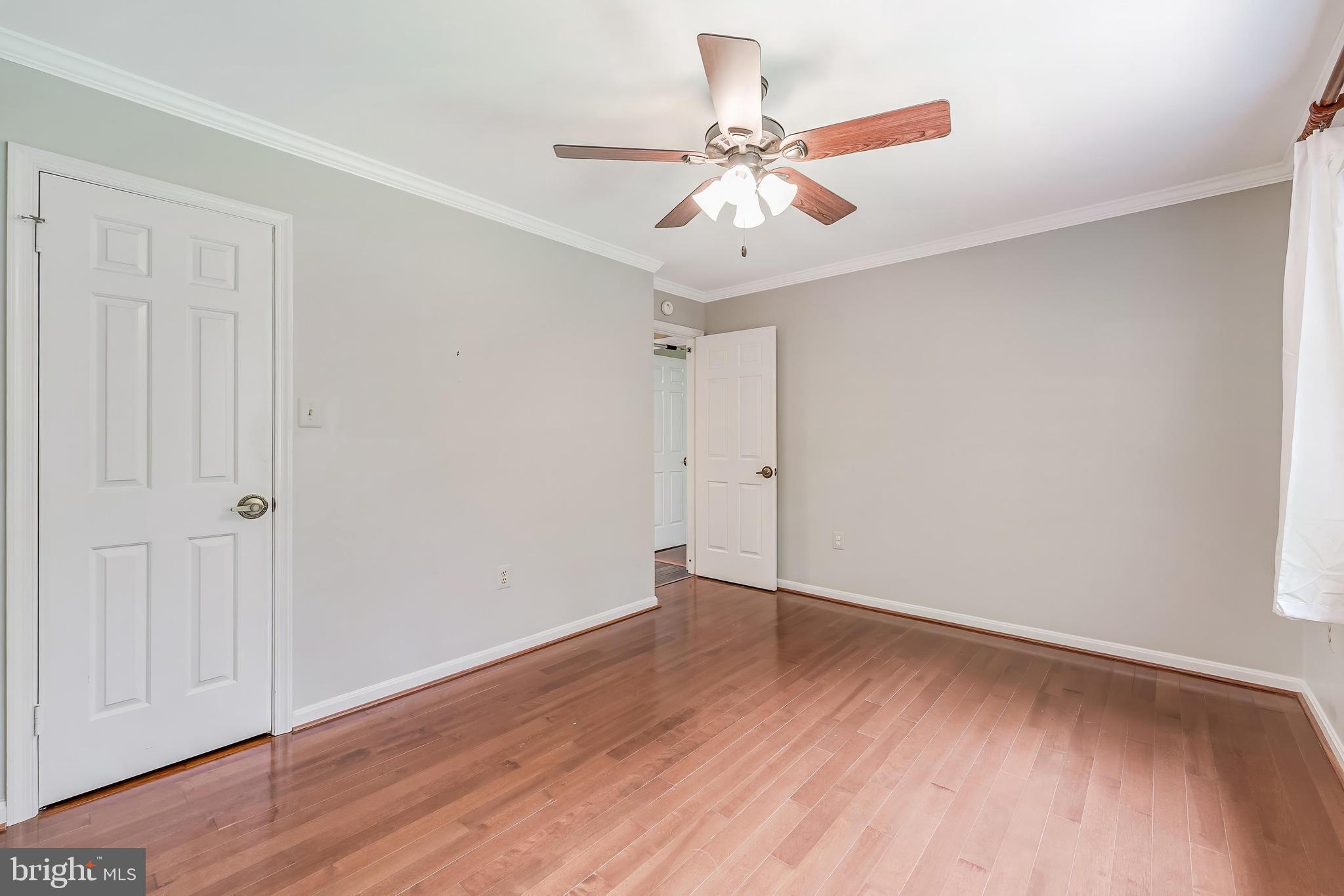 HOLLY KNOLL - Residential