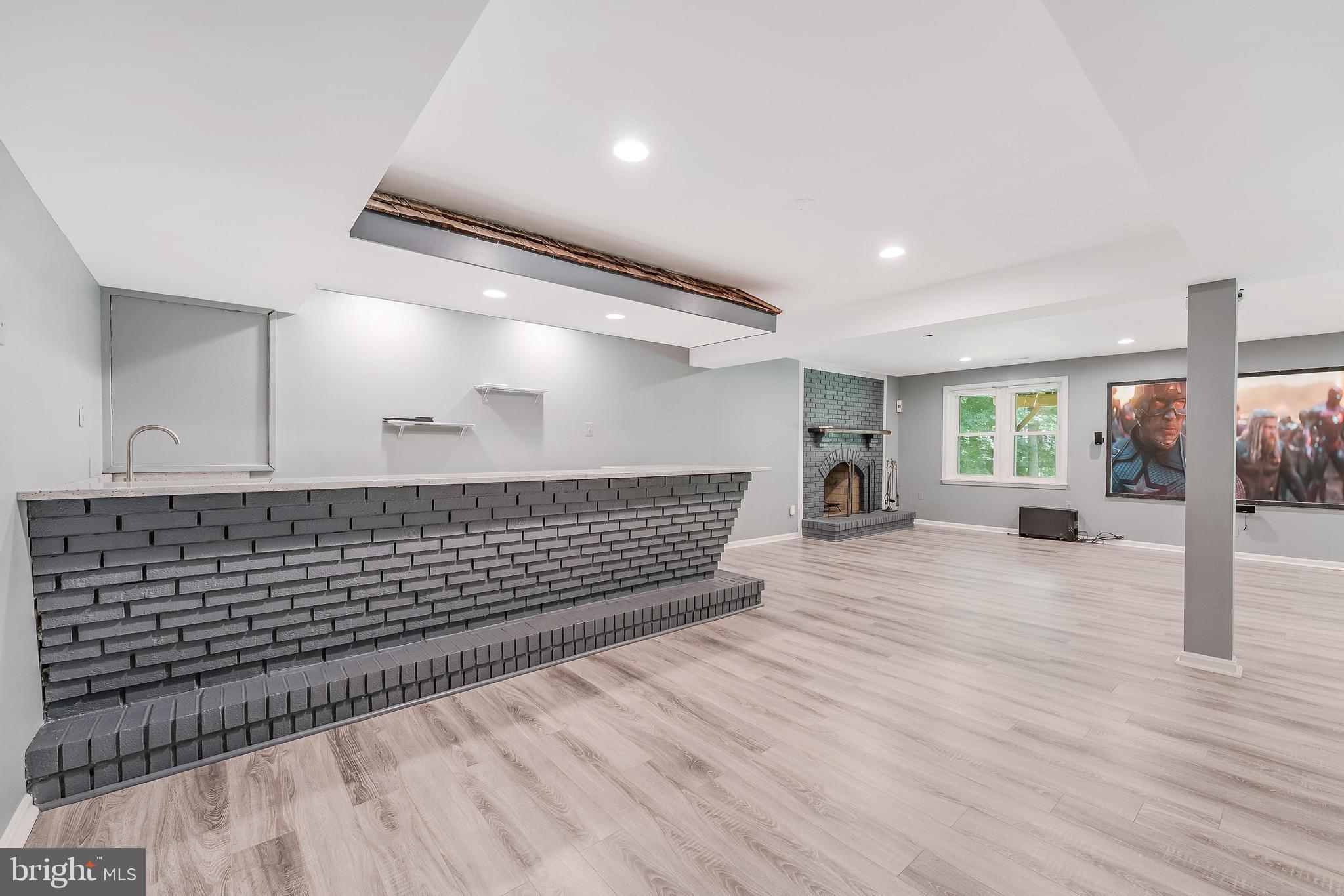 HOLLY KNOLL - Residential