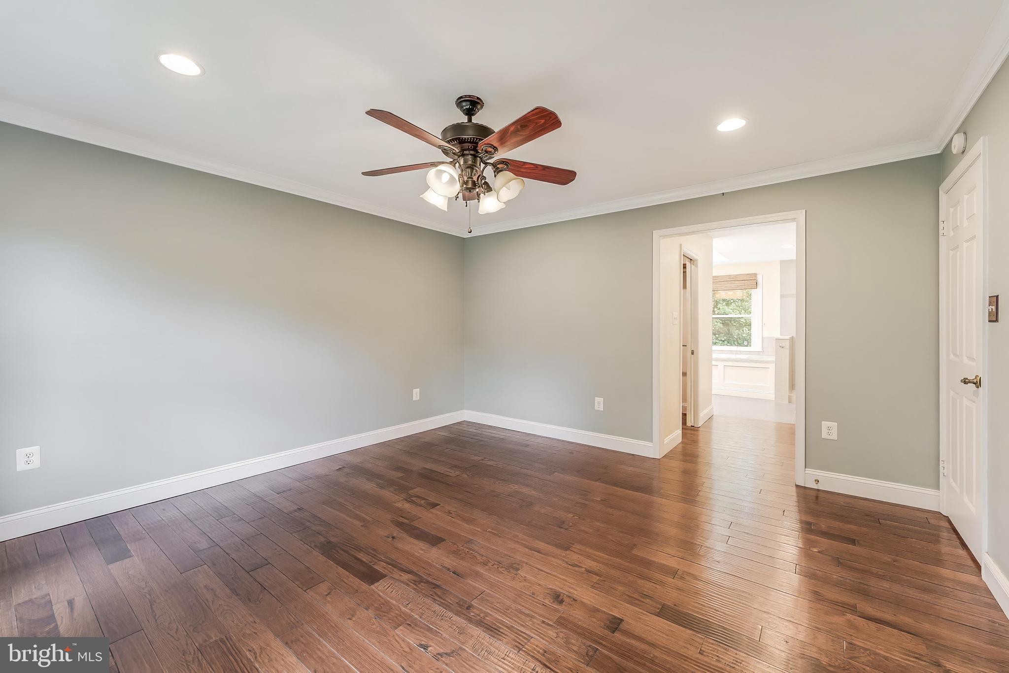 HOLLY KNOLL - Residential