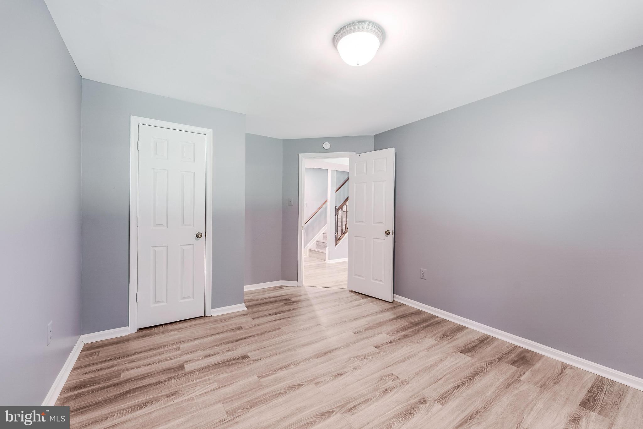 HOLLY KNOLL - Residential