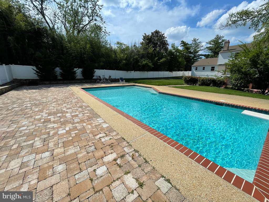 POTOMAC OUTSIDE - Residential