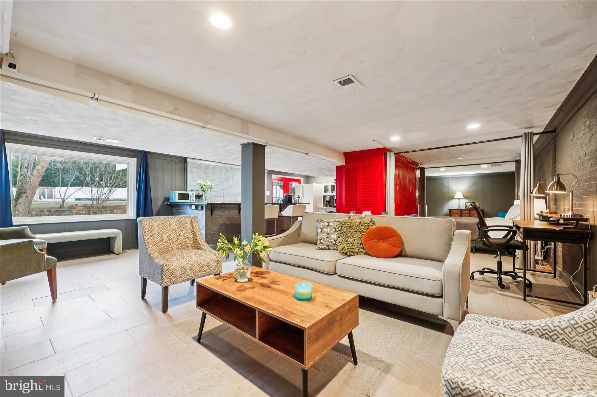POTOMAC OUTSIDE - Residential