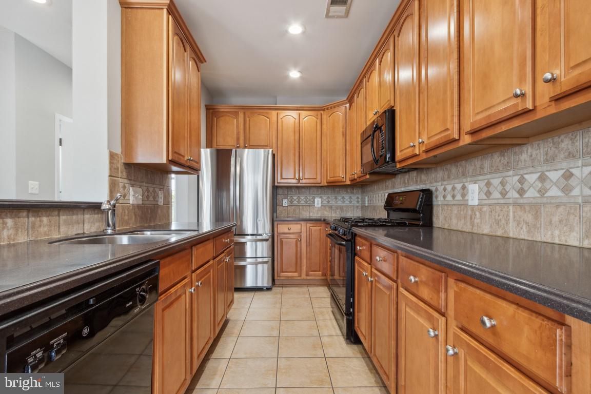 BROADLANDS SOUTH - Residential Lease