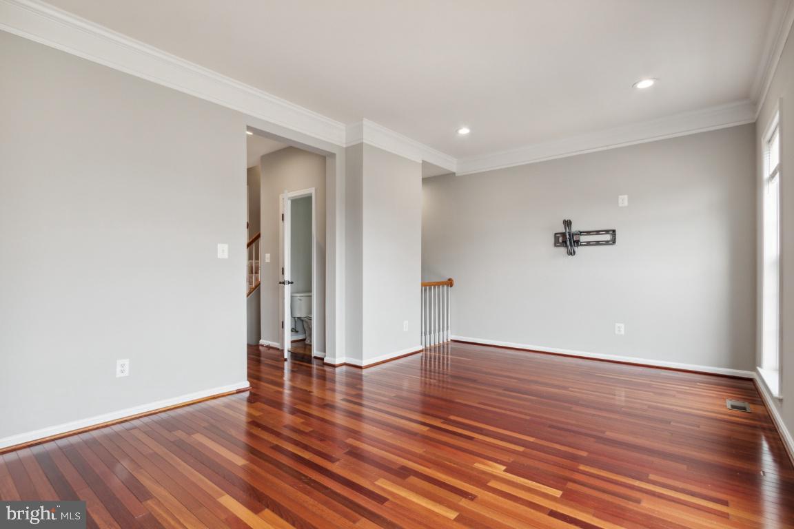 BROADLANDS SOUTH - Residential Lease