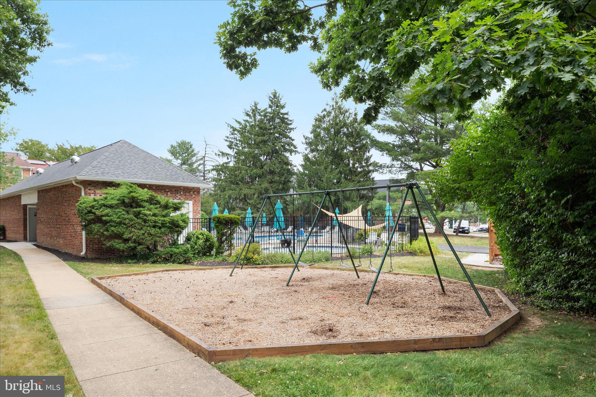TYSONS MANOR - Residential