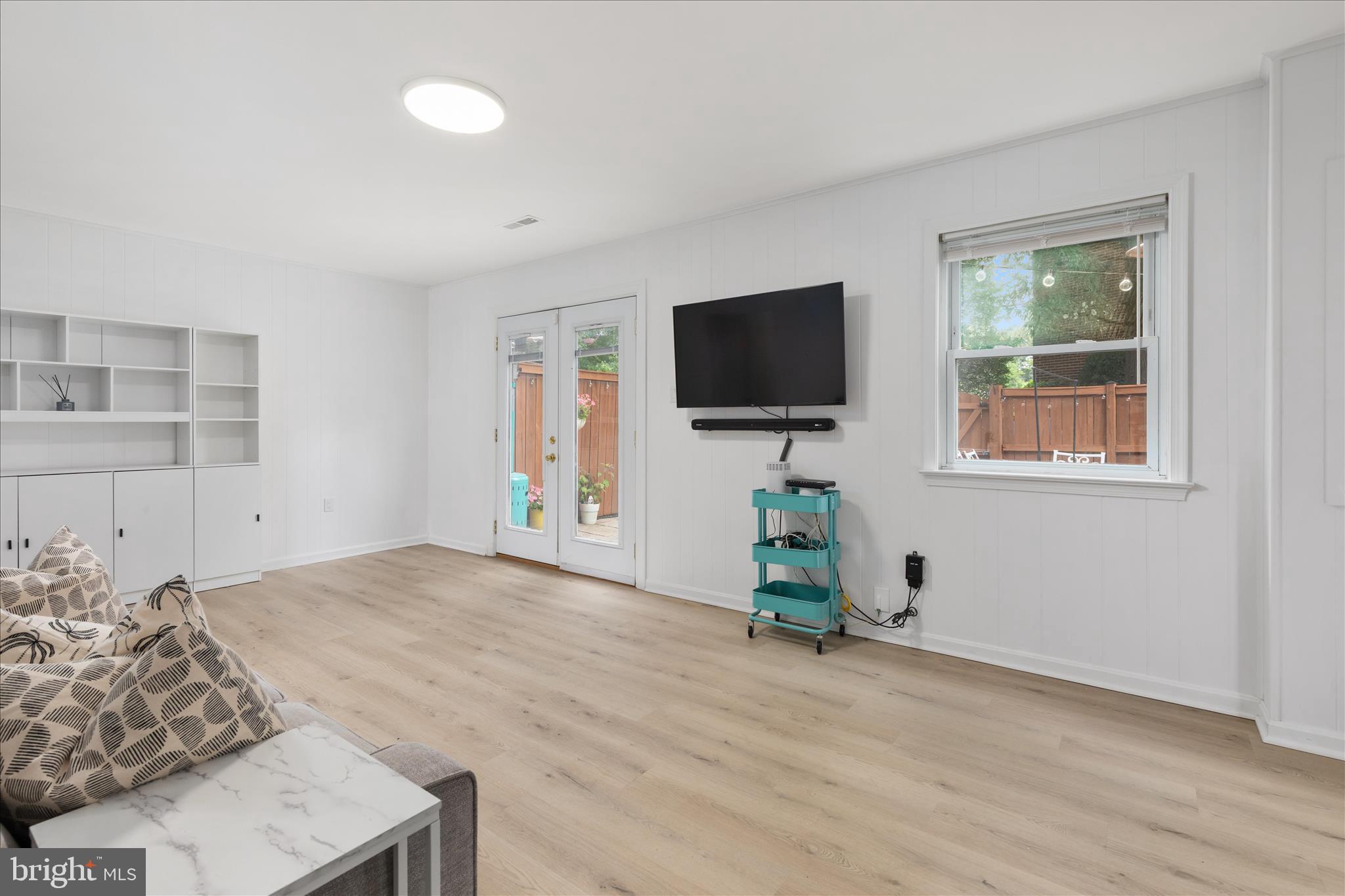 TYSONS MANOR - Residential