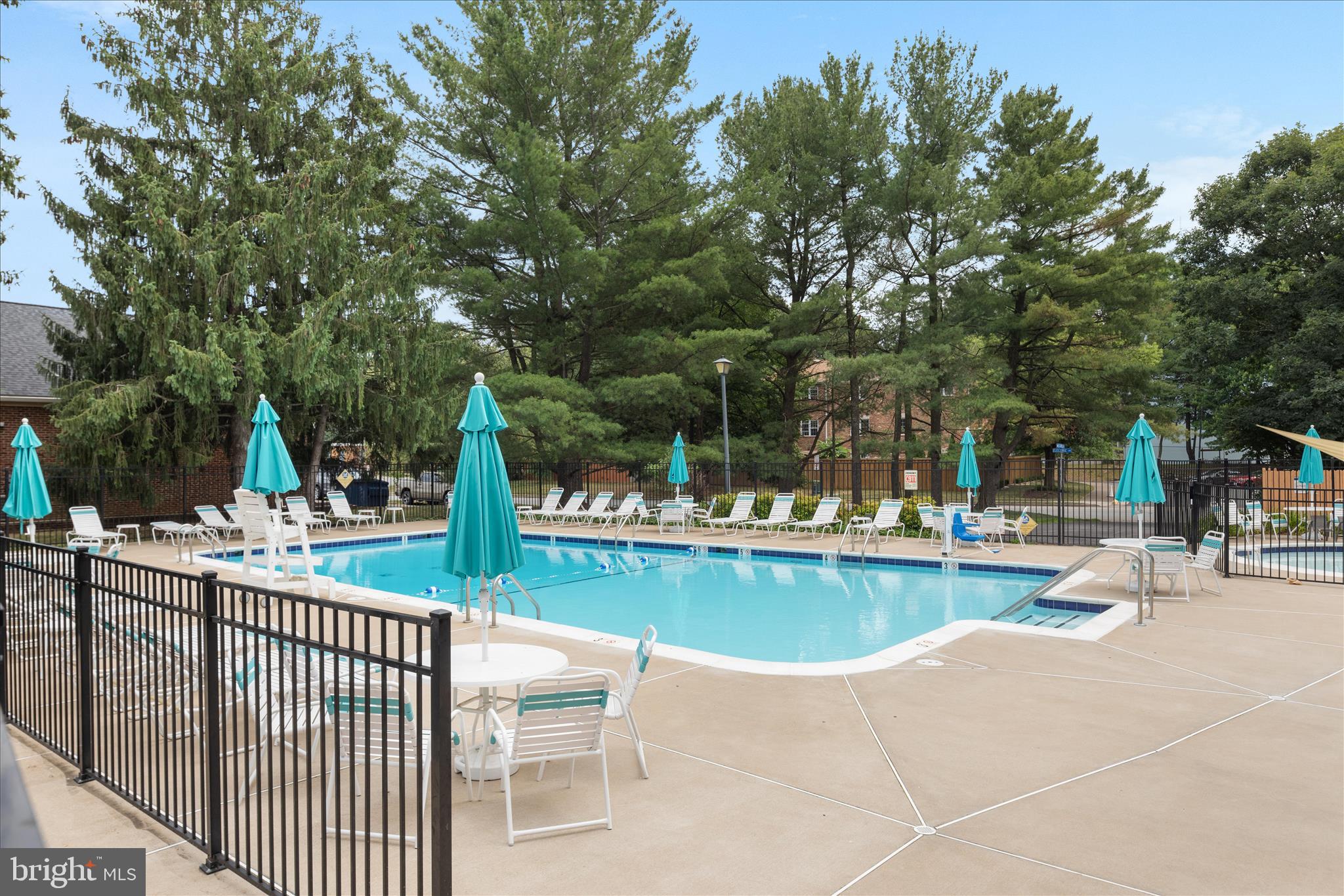 TYSONS MANOR - Residential