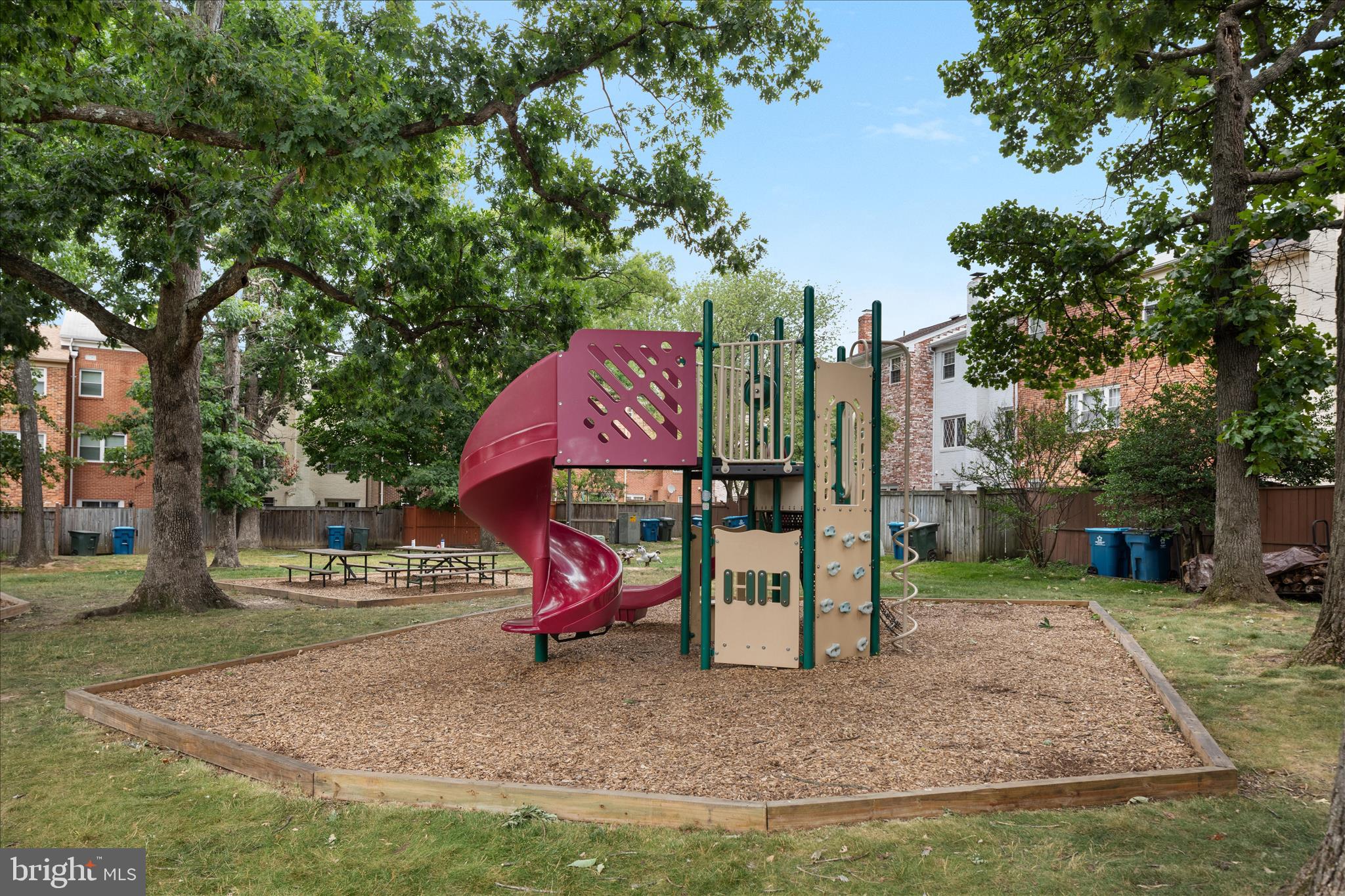 TYSONS MANOR - Residential