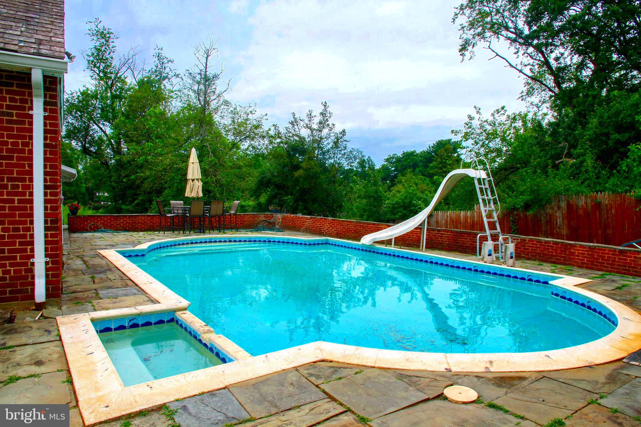 BURNT MILLS HILLS - Residential