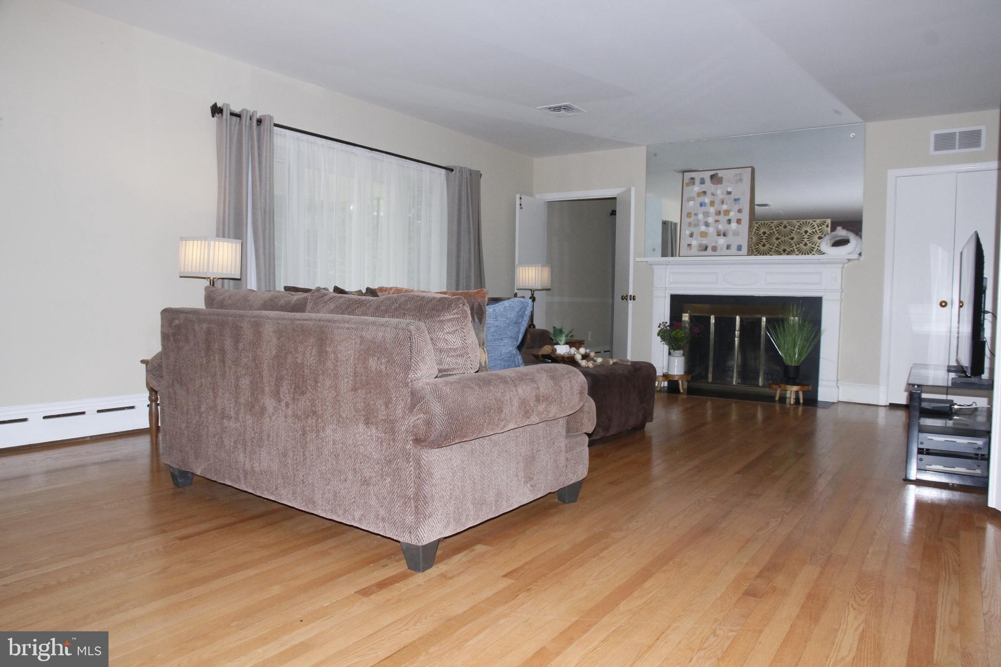 BURNT MILLS HILLS - Residential