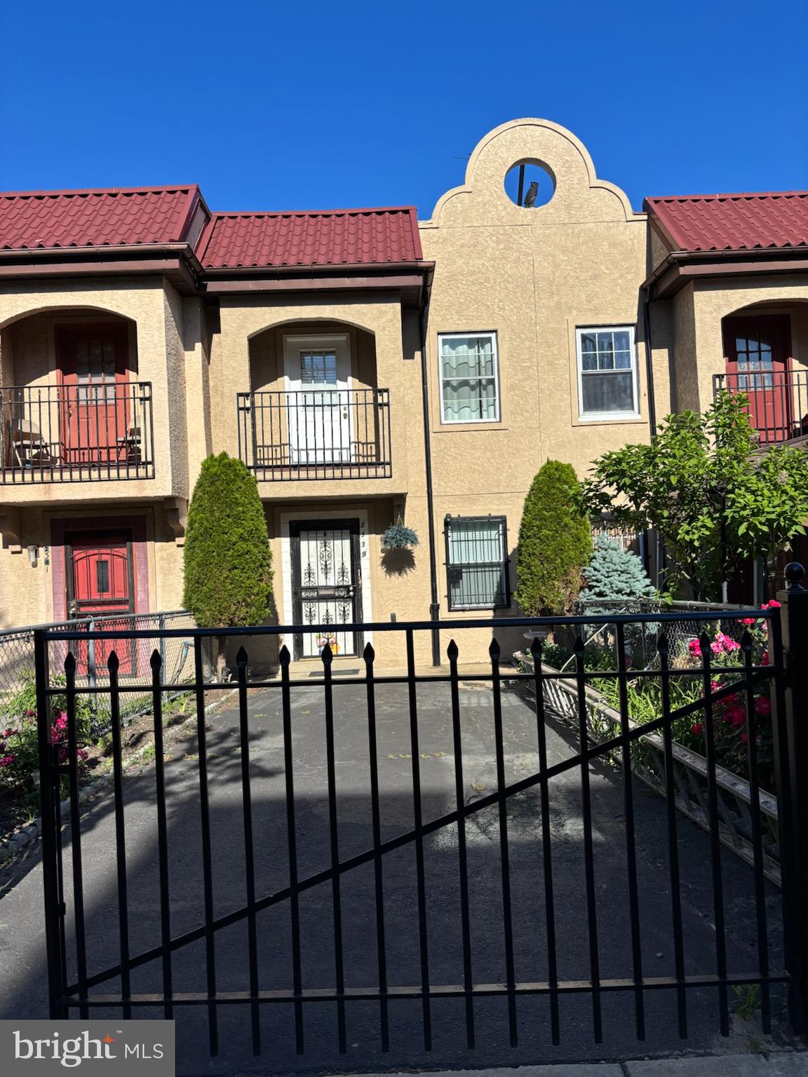 EAST KENSINGTON - Residential