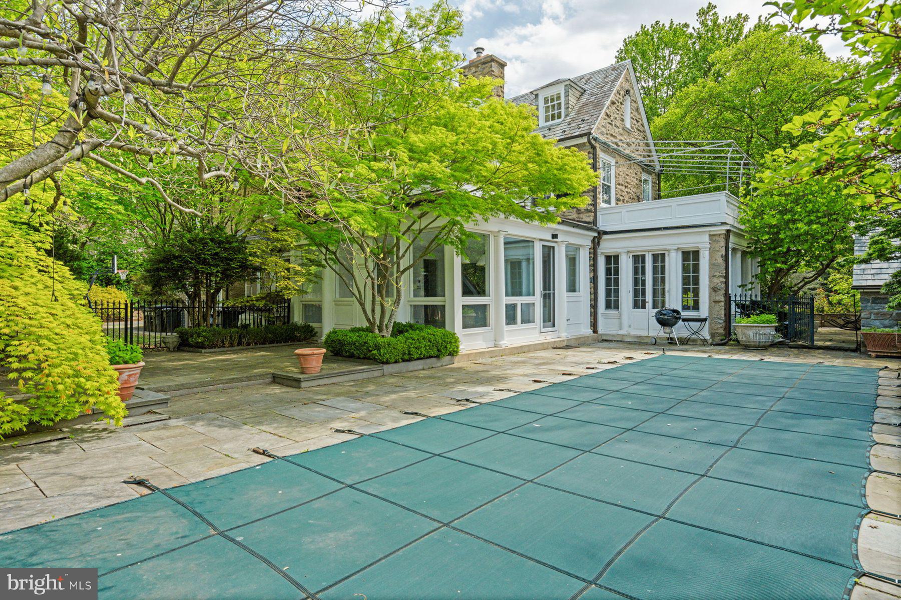 CHESTNUT HILL - Residential