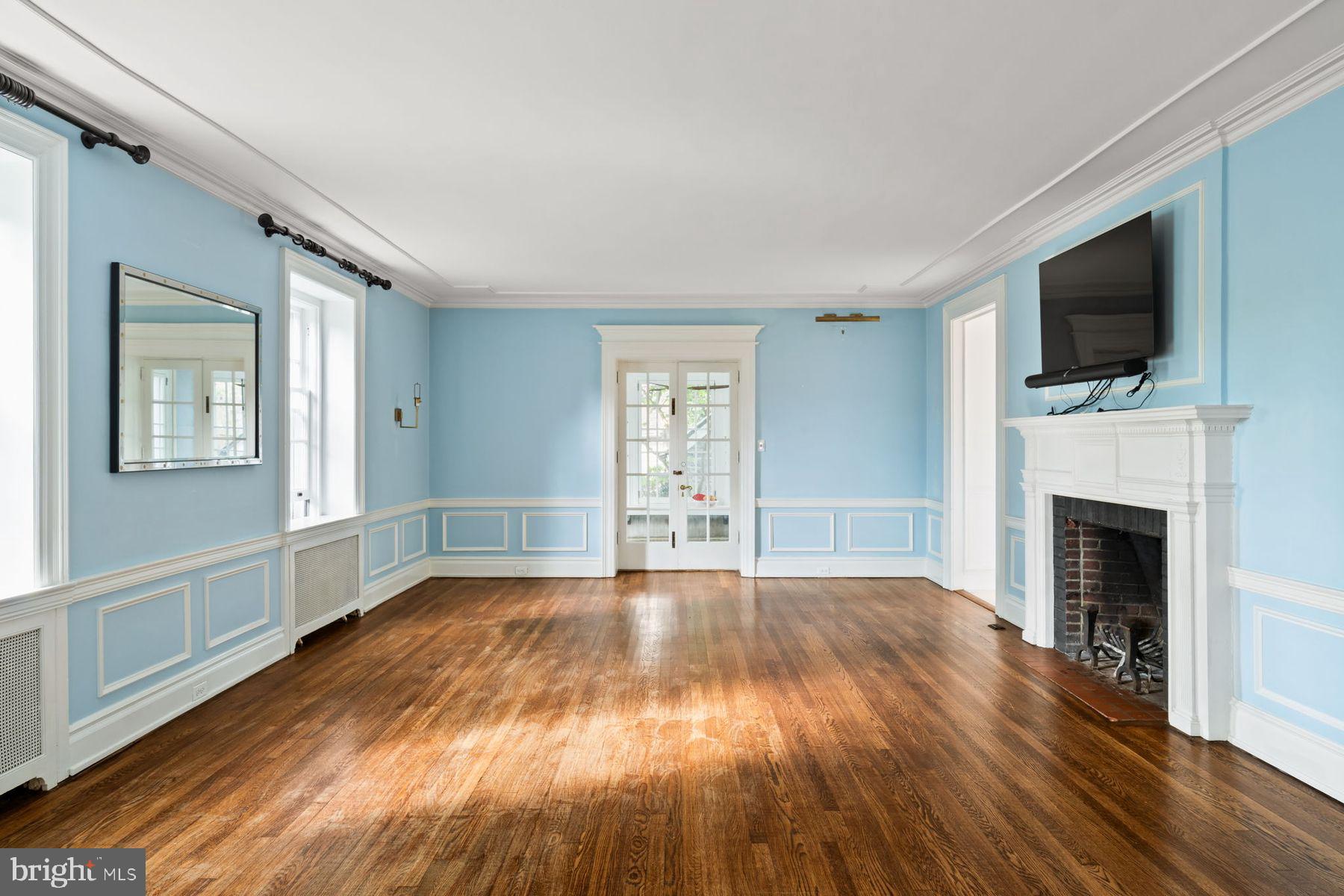 CHESTNUT HILL - Residential