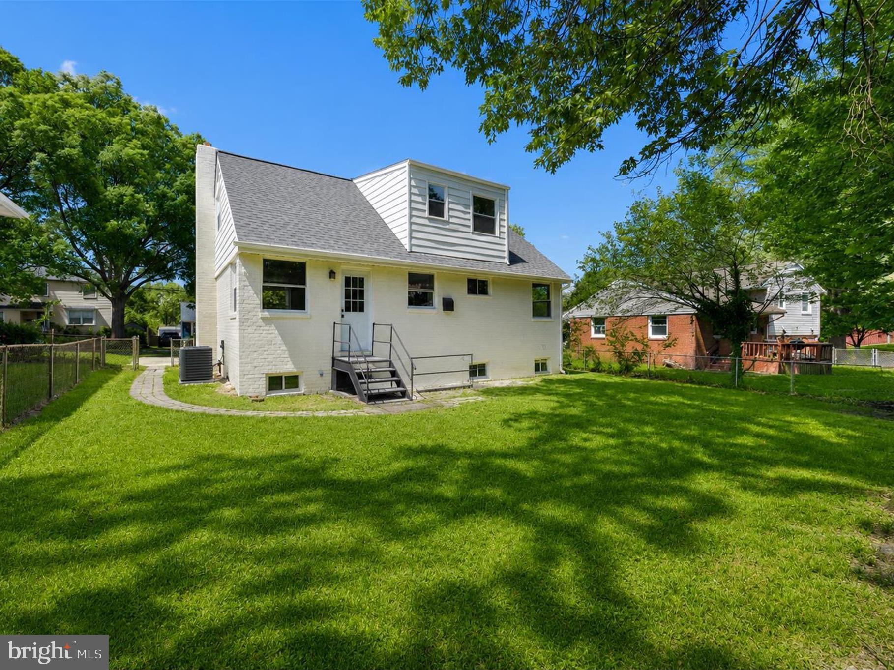 NEW CARROLLTON - Residential