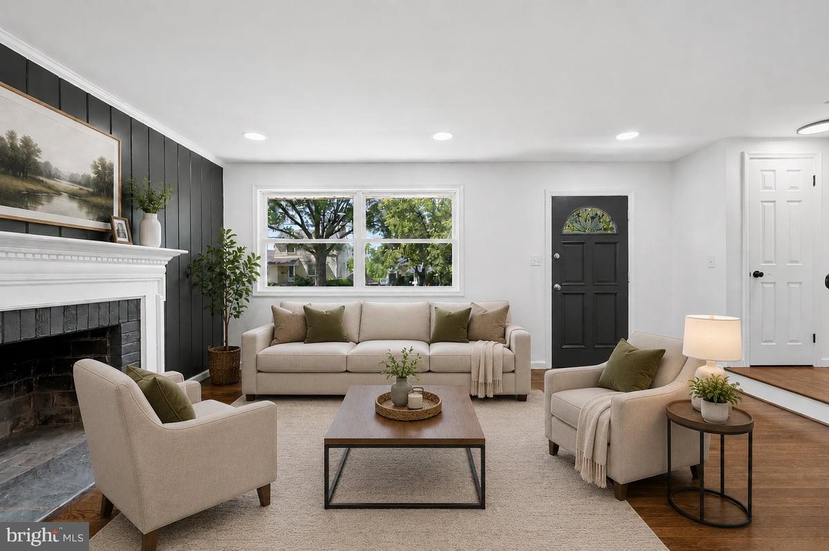 NEW CARROLLTON - Residential